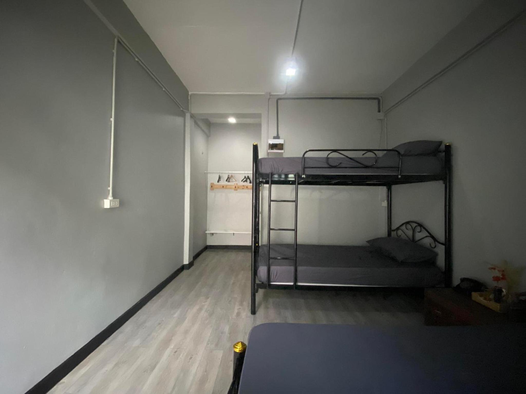 89 Bed & Studio Hostel
