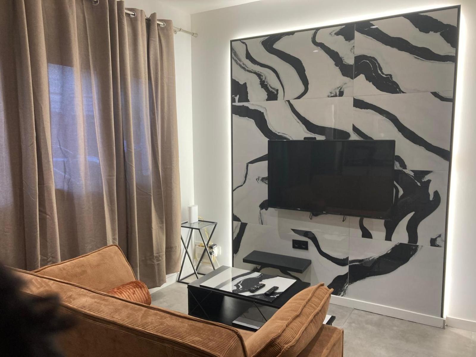 Amplio Estudio en Valencia