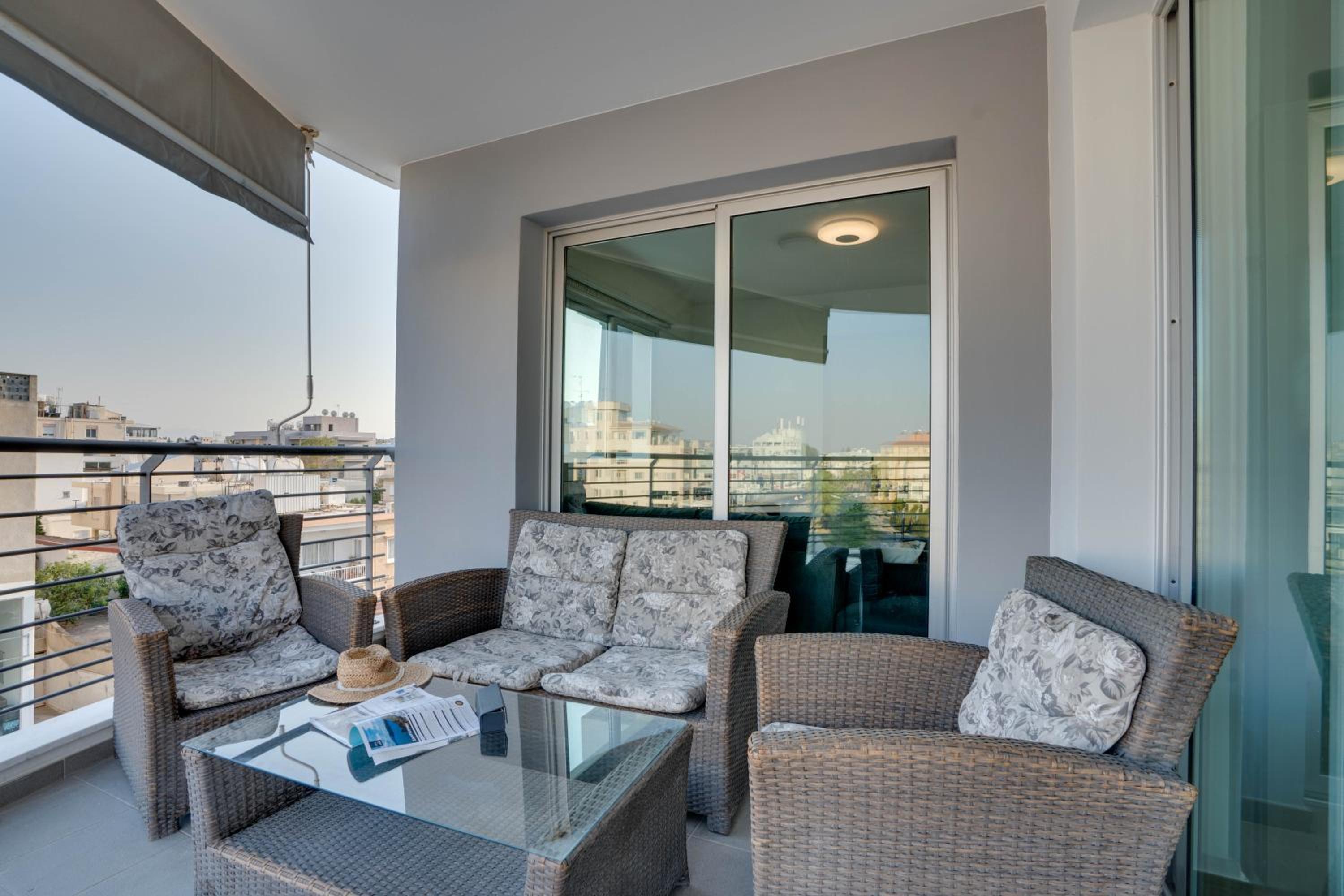 Spacious Modern 3bd Apt in Prestigious Engomi