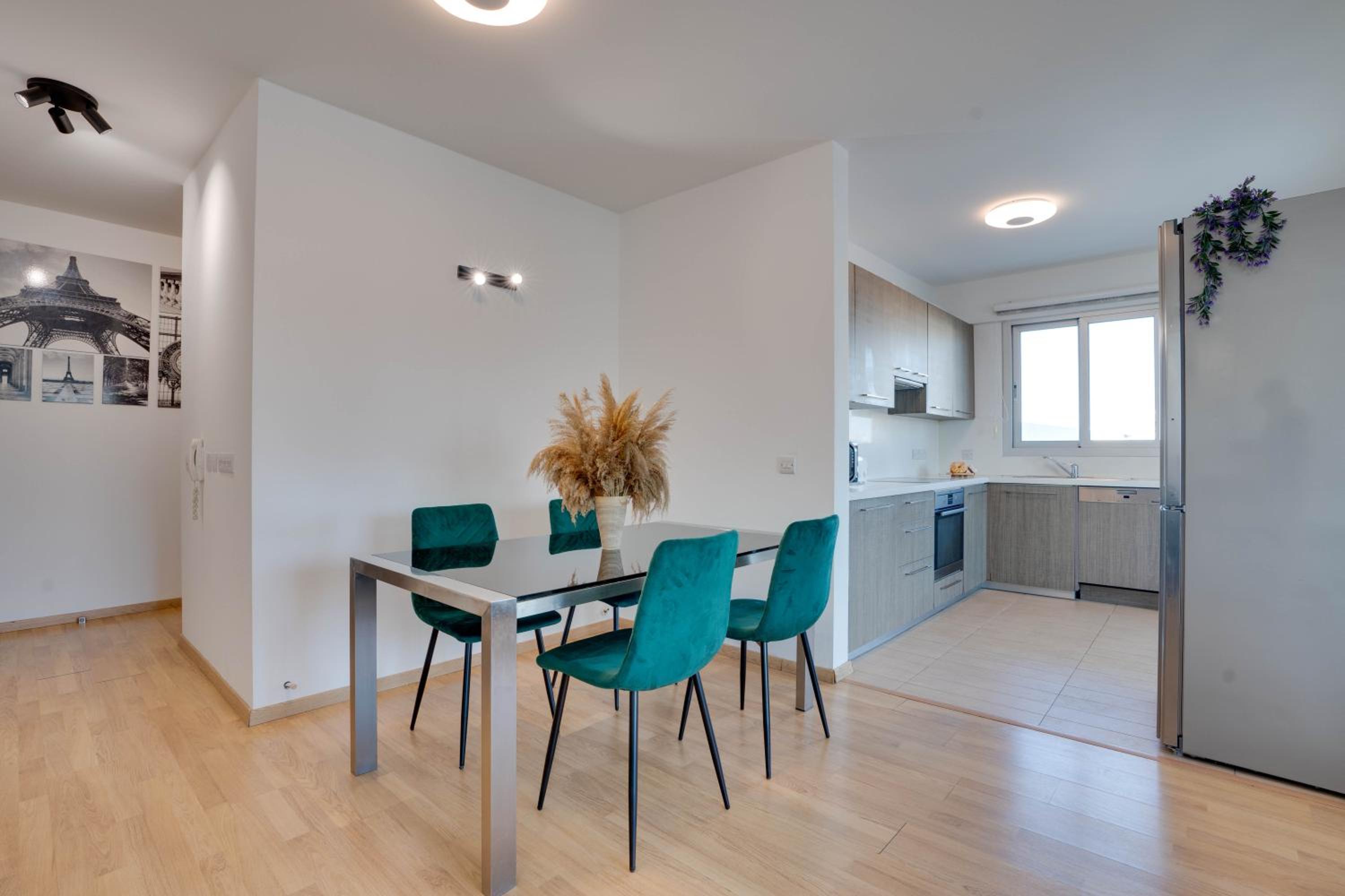 Spacious Modern 3bd Apt in Prestigious Engomi