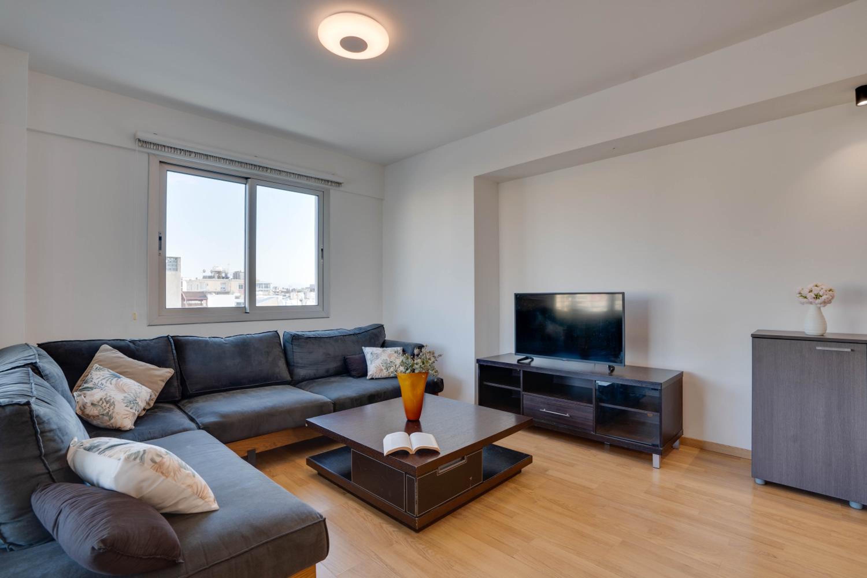 Spacious Modern 3bd Apt in Prestigious Engomi