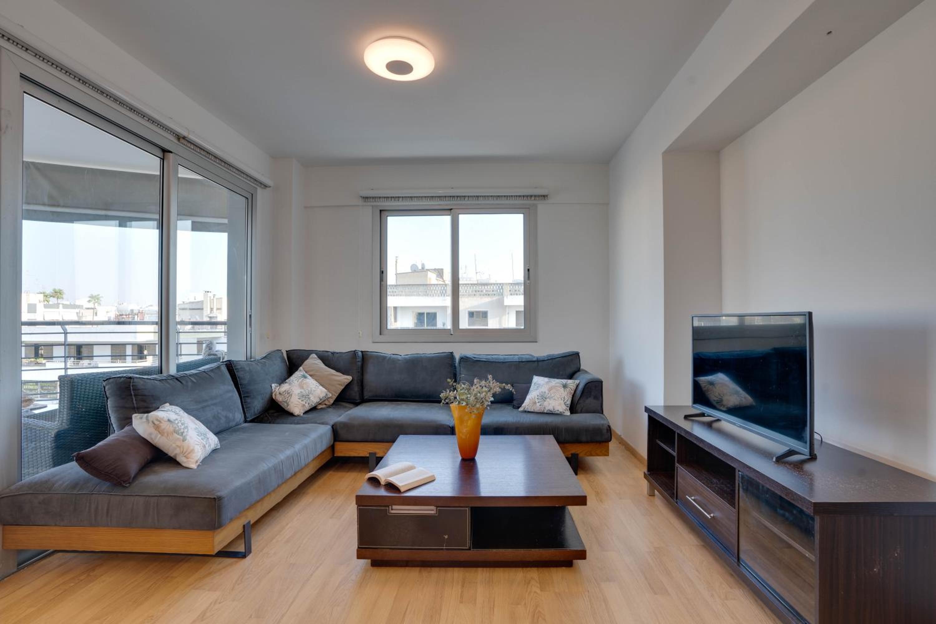Spacious Modern 3bd Apt in Prestigious Engomi