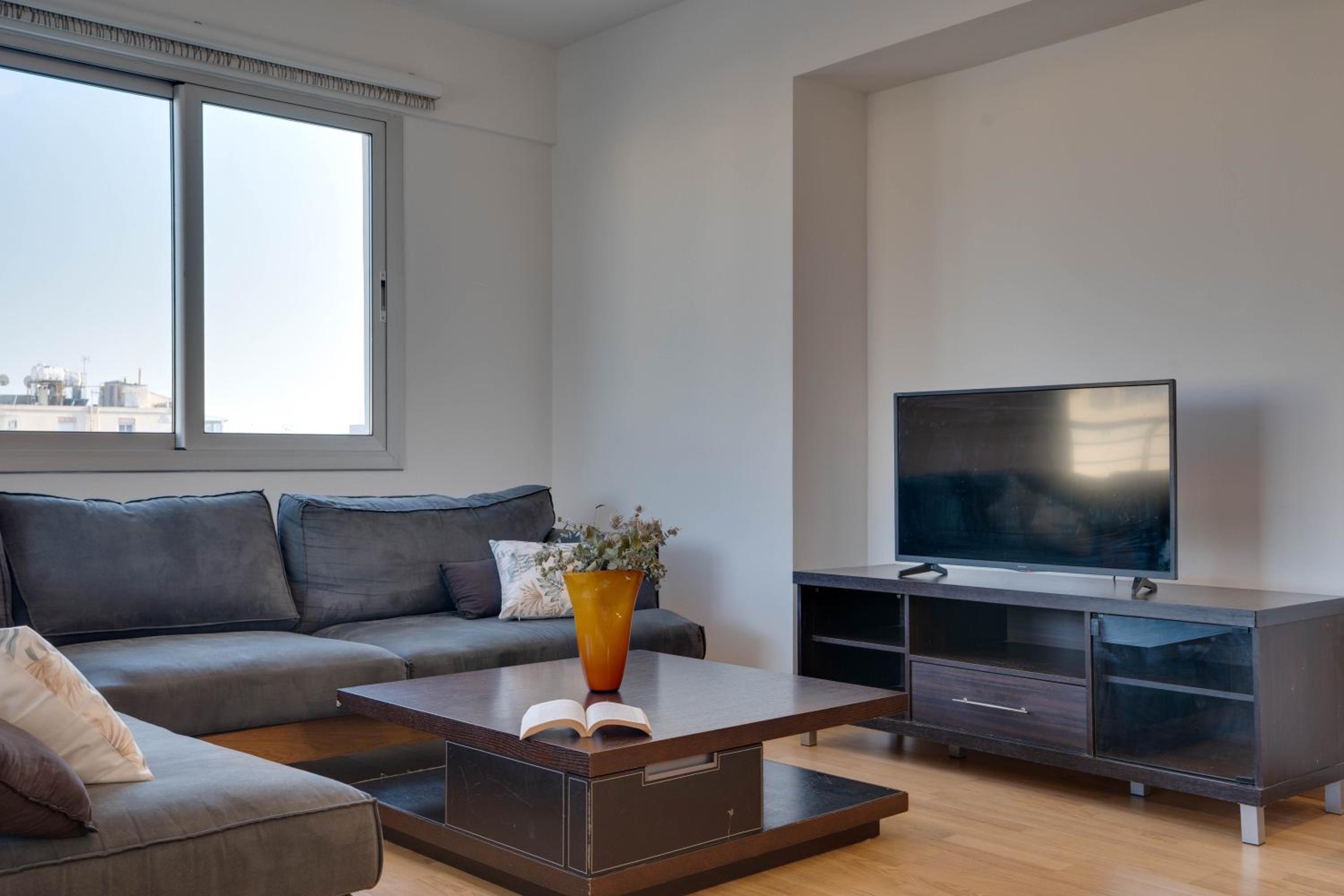 Spacious Modern 3bd Apt in Prestigious Engomi