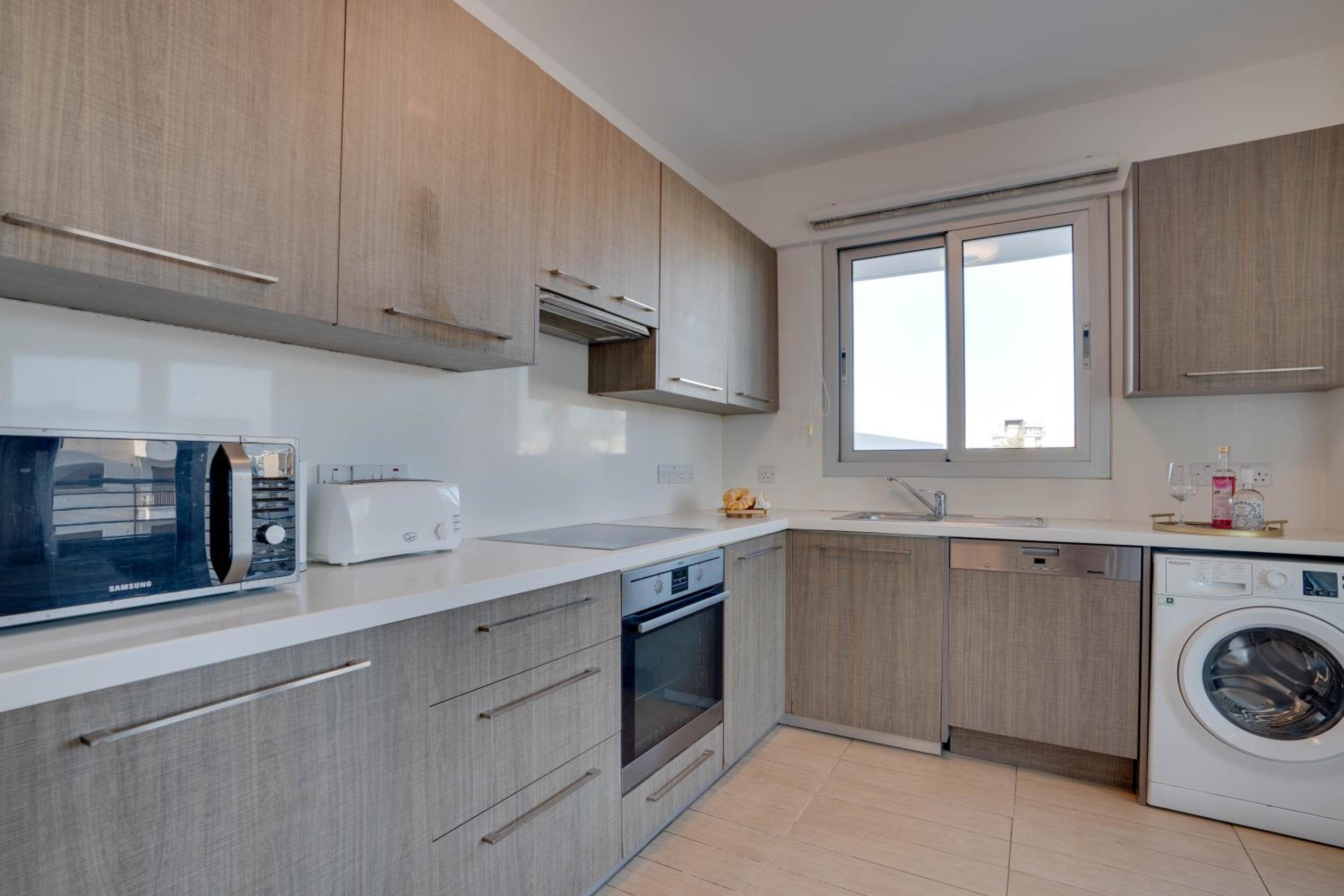 Spacious Modern 3bd Apt in Prestigious Engomi