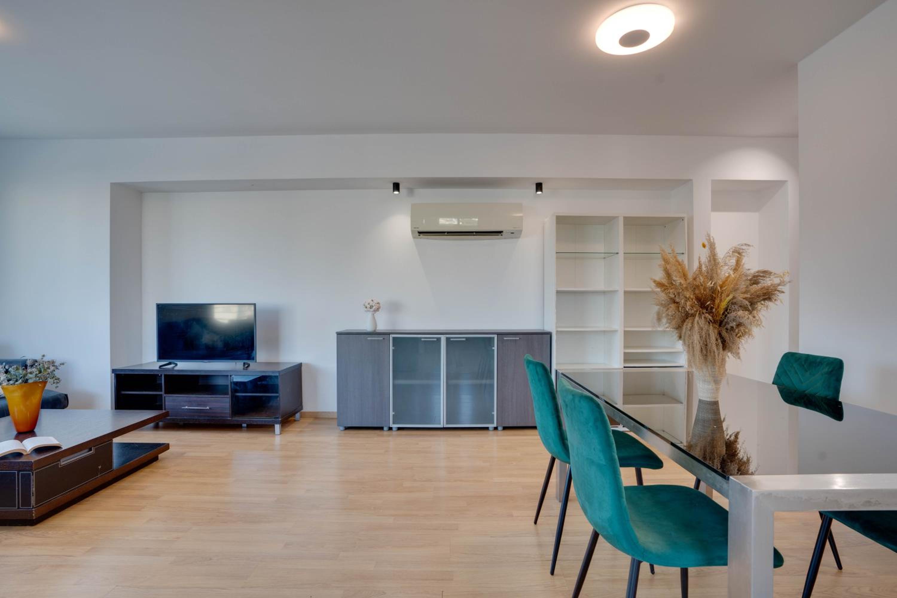 Spacious Modern 3bd Apt in Prestigious Engomi
