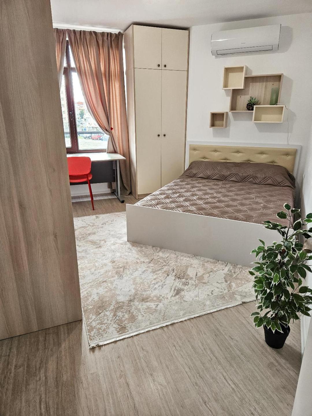 FOUR SEASONS Beach Apartment