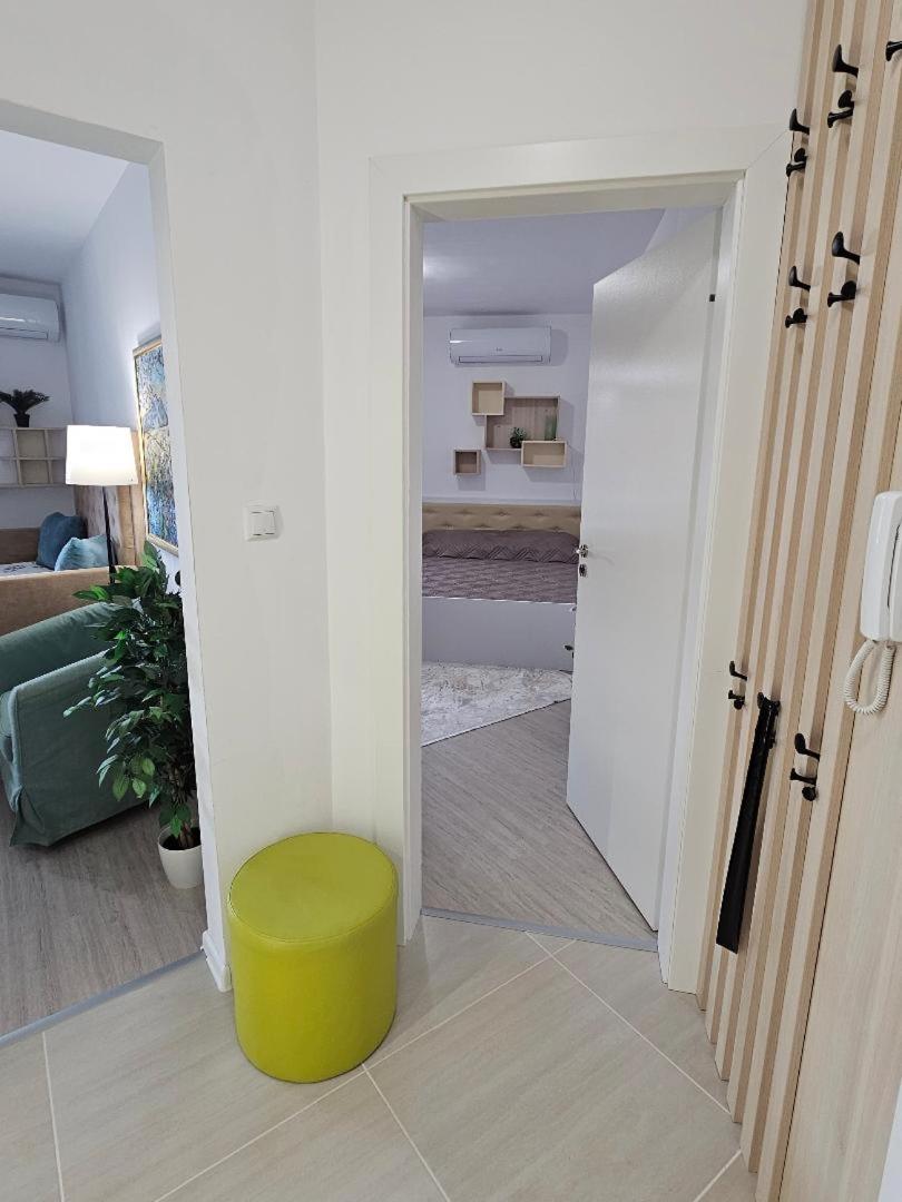 FOUR SEASONS Beach Apartment