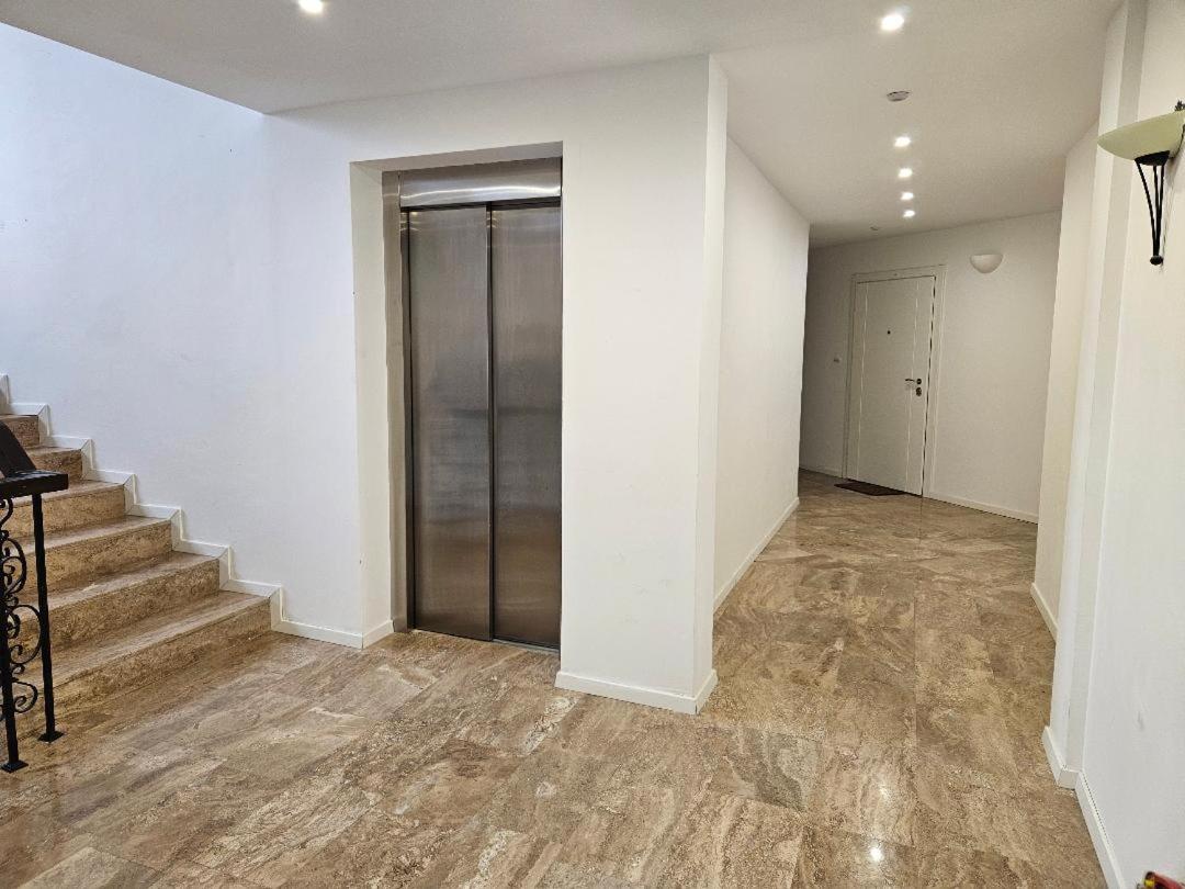 FOUR SEASONS Beach Apartment