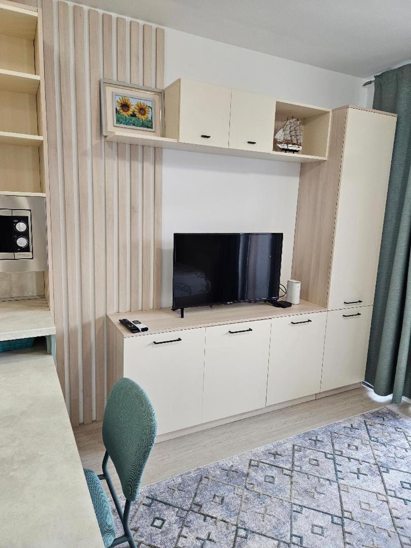 FOUR SEASONS Beach Apartment