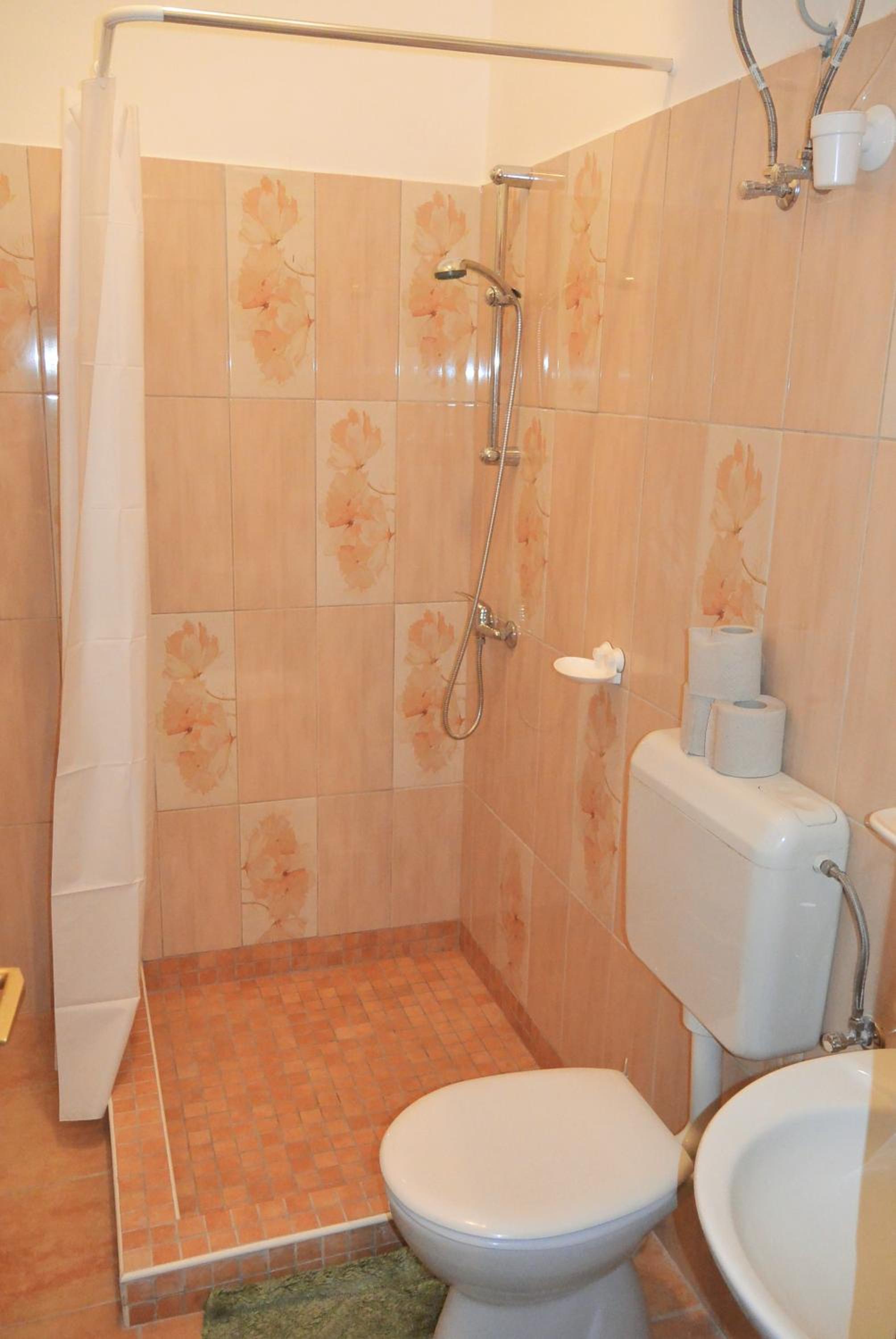 Sasi Apartmanház
