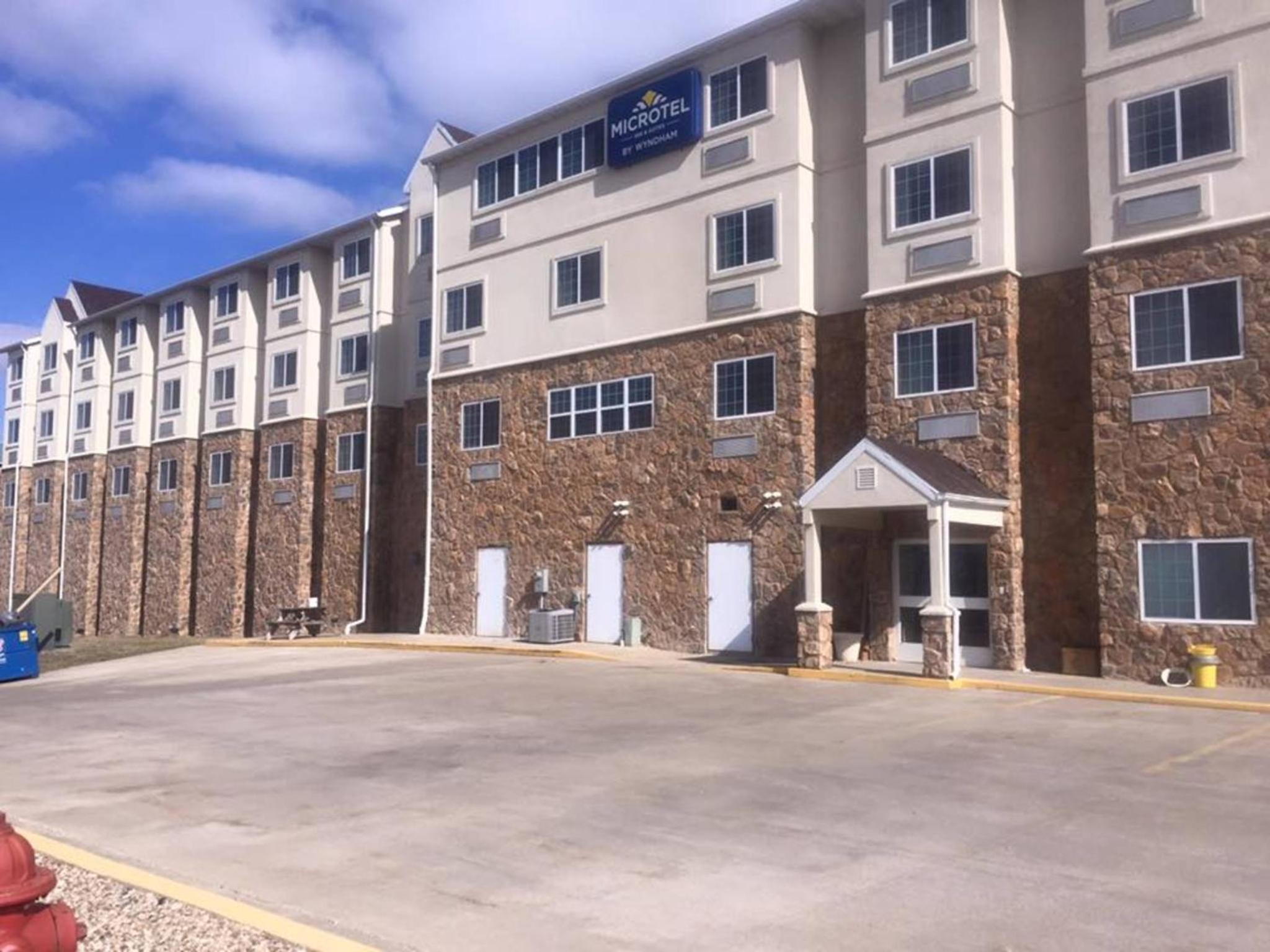 Quincy Vacations - Microtel Inn  Suites by Wyndham Quincy Downtown - River Area - Property Image 7