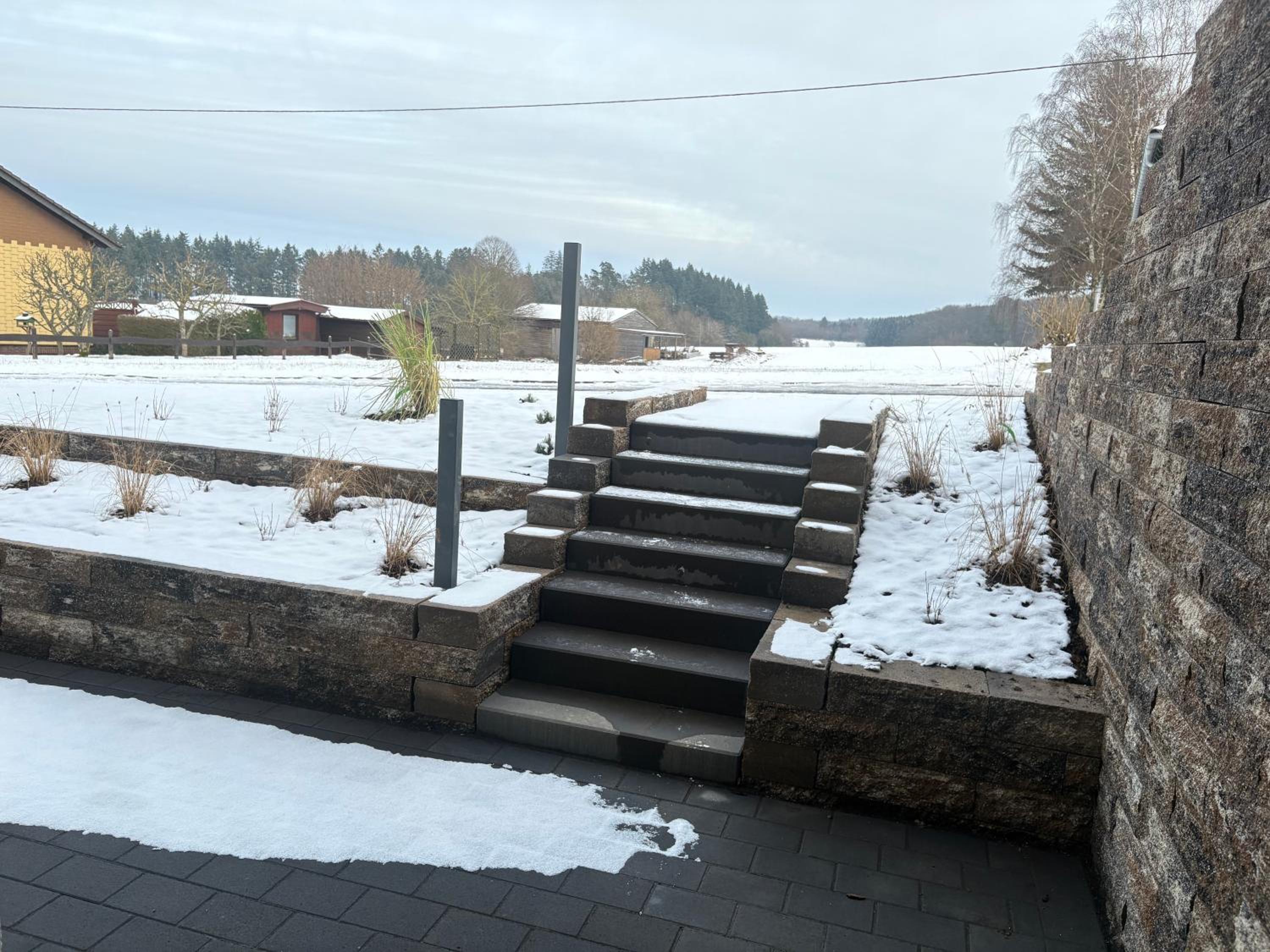 Maxi-Apartment Bodanum - mit eigener Terrasse - naturnahe Ortsrandlage - VDSL - 10 min zum Nürburgring