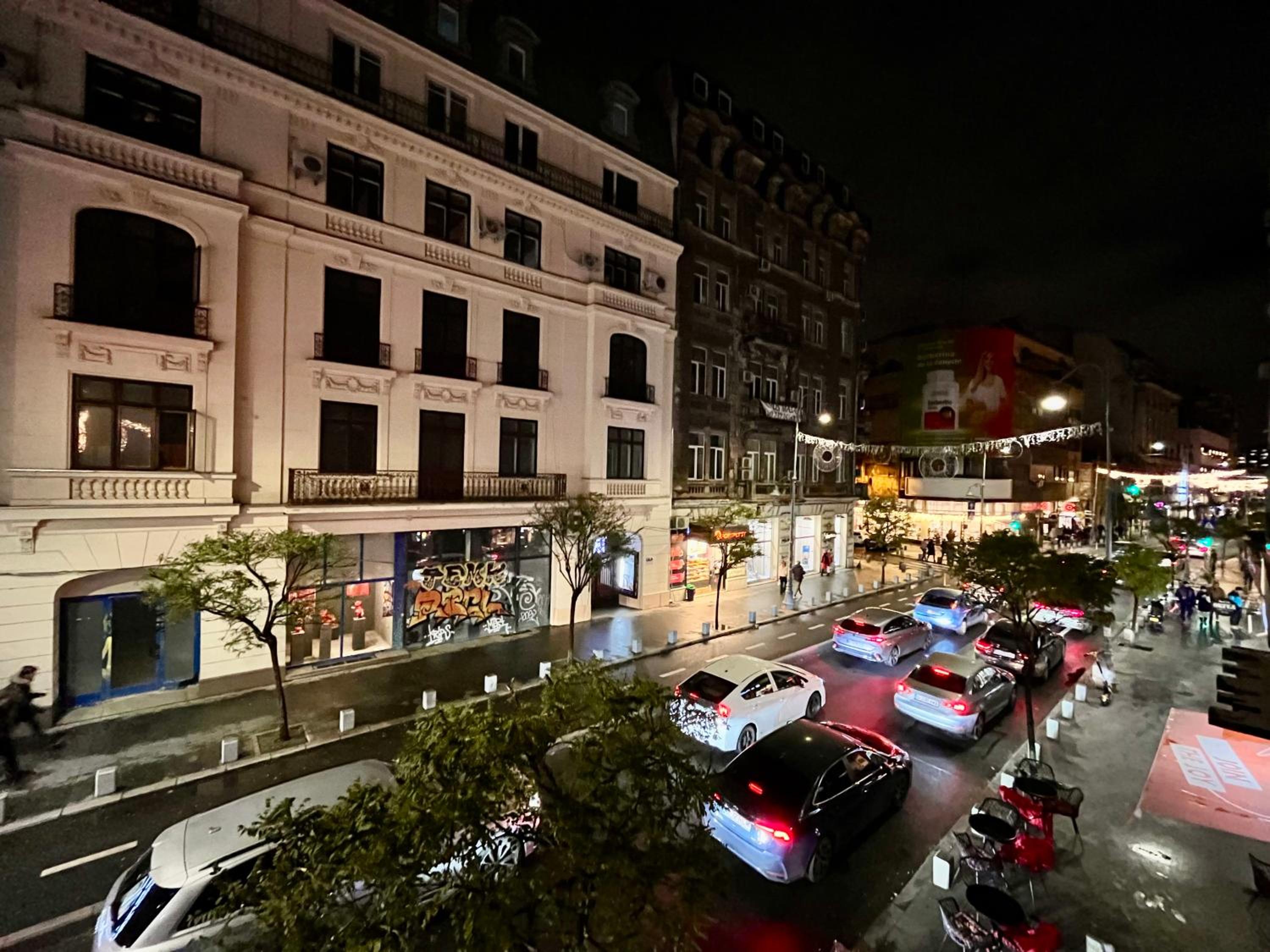 Calea Victoriei Luxe - Elegant Apartment with Balcony