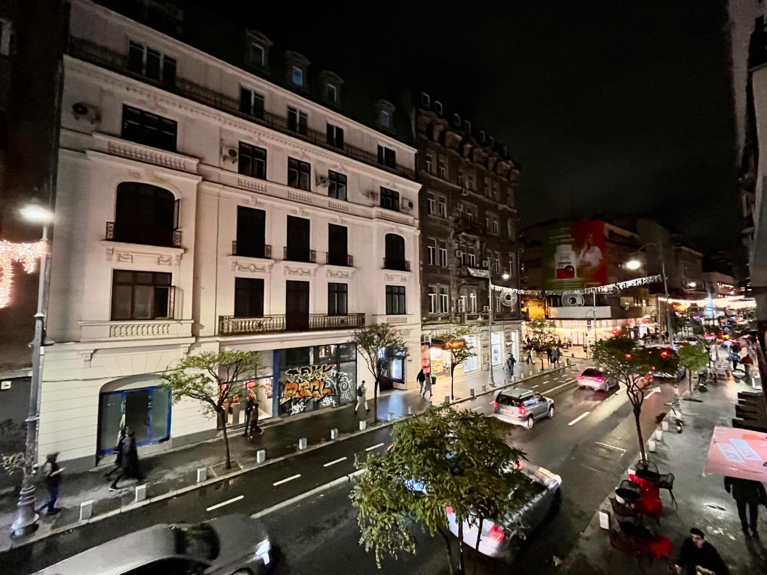 Calea Victoriei Luxe - Elegant Apartment with Balcony