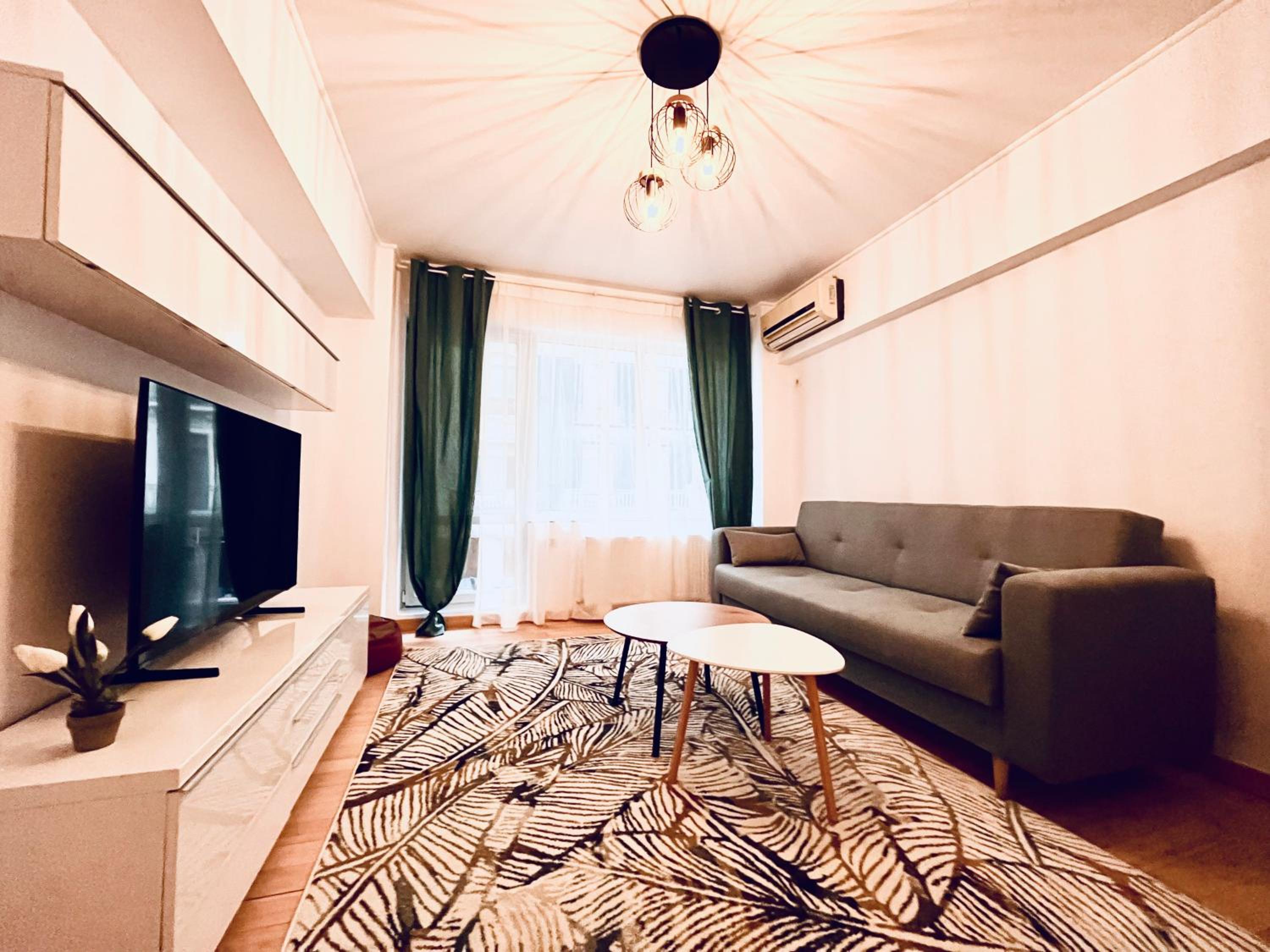 Calea Victoriei Luxe - Elegant Apartment with Balcony