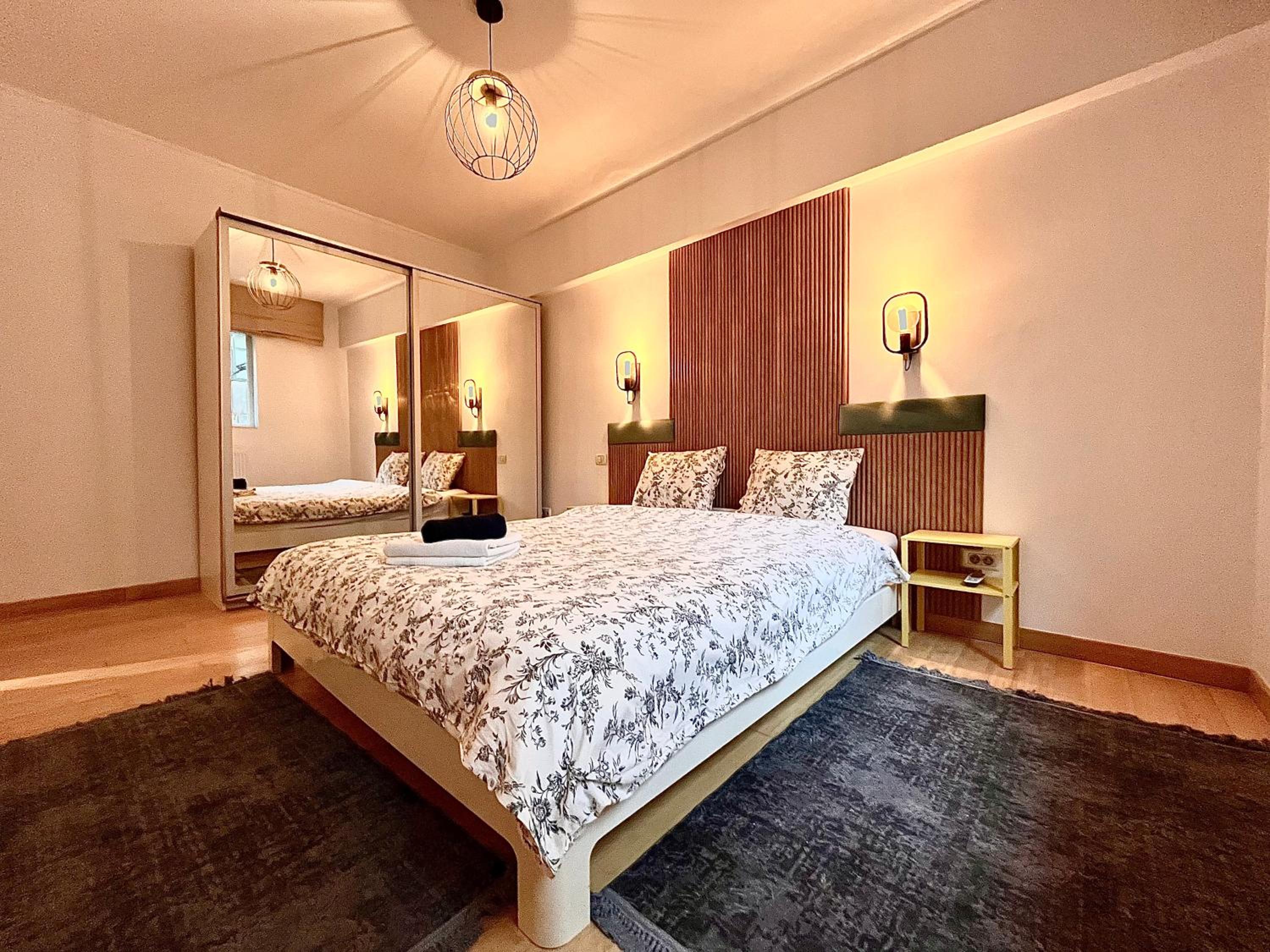 Calea Victoriei Luxe - Elegant Apartment with Balcony