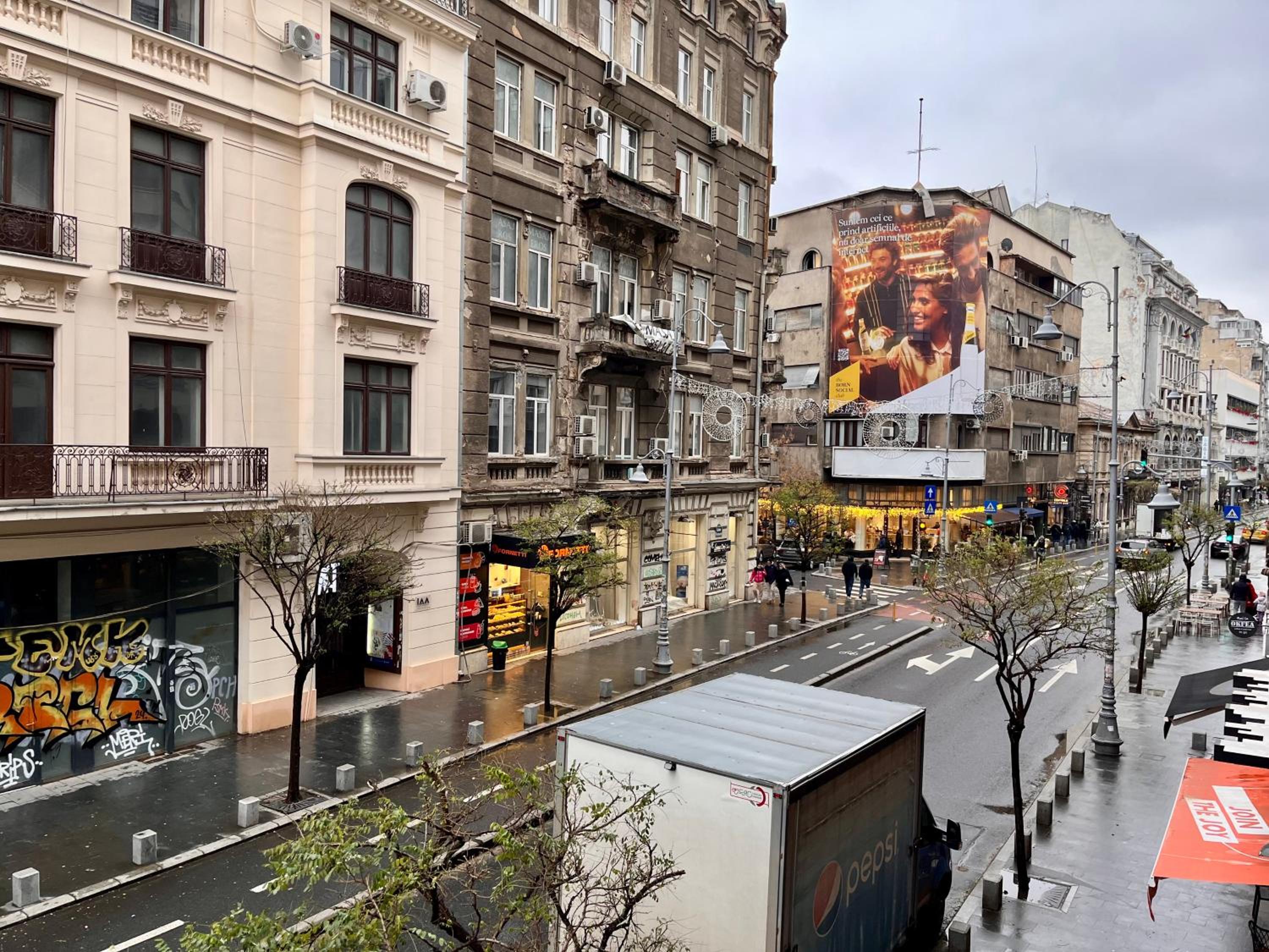 Calea Victoriei Luxe - Elegant Apartment with Balcony