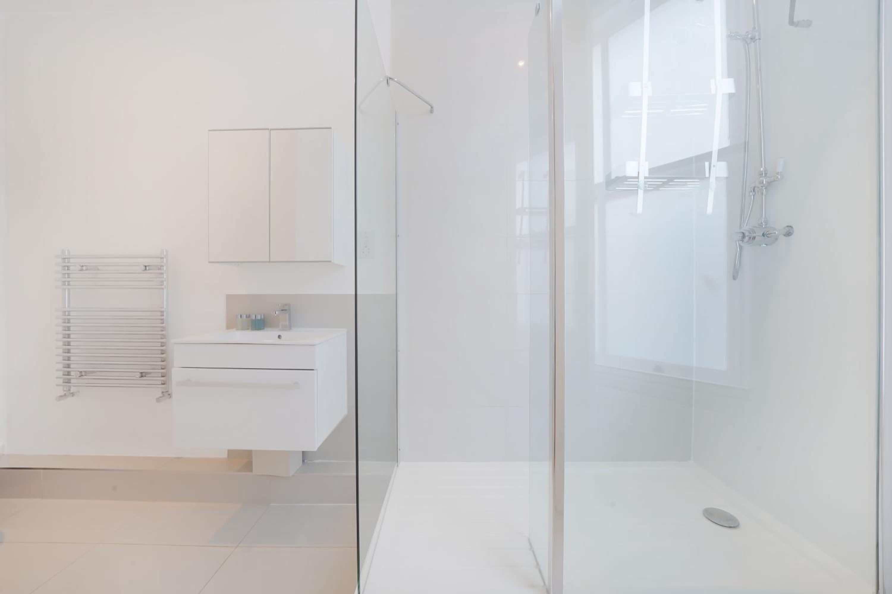 Chic 1 Bed Terrace Apartment in Notting Hill FREE WIFI by City Stay Aparts London