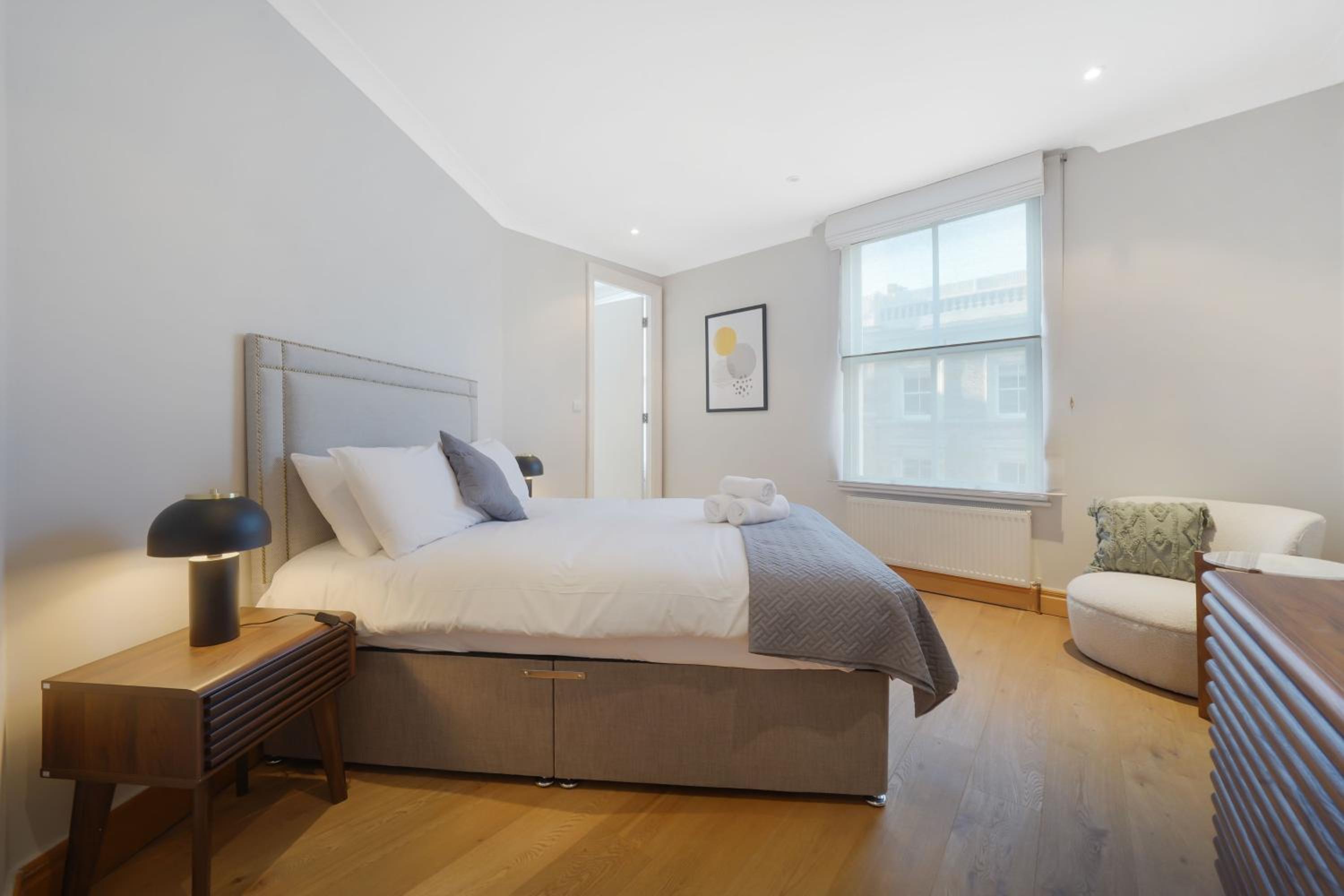 Chic 1 Bed Terrace Apartment in Notting Hill FREE WIFI by City Stay Aparts London