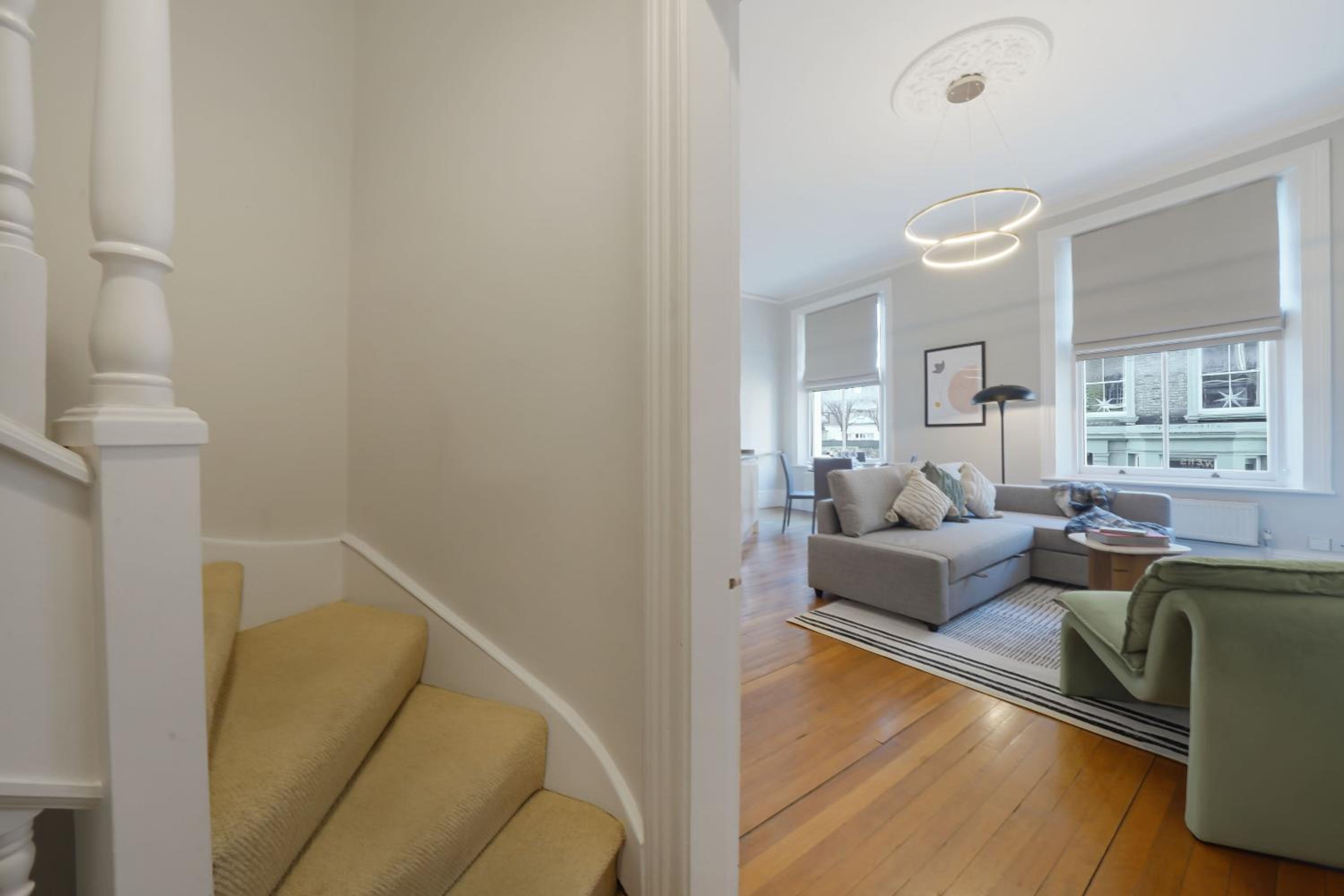 Chic 1 Bed Terrace Apartment in Notting Hill FREE WIFI by City Stay Aparts London