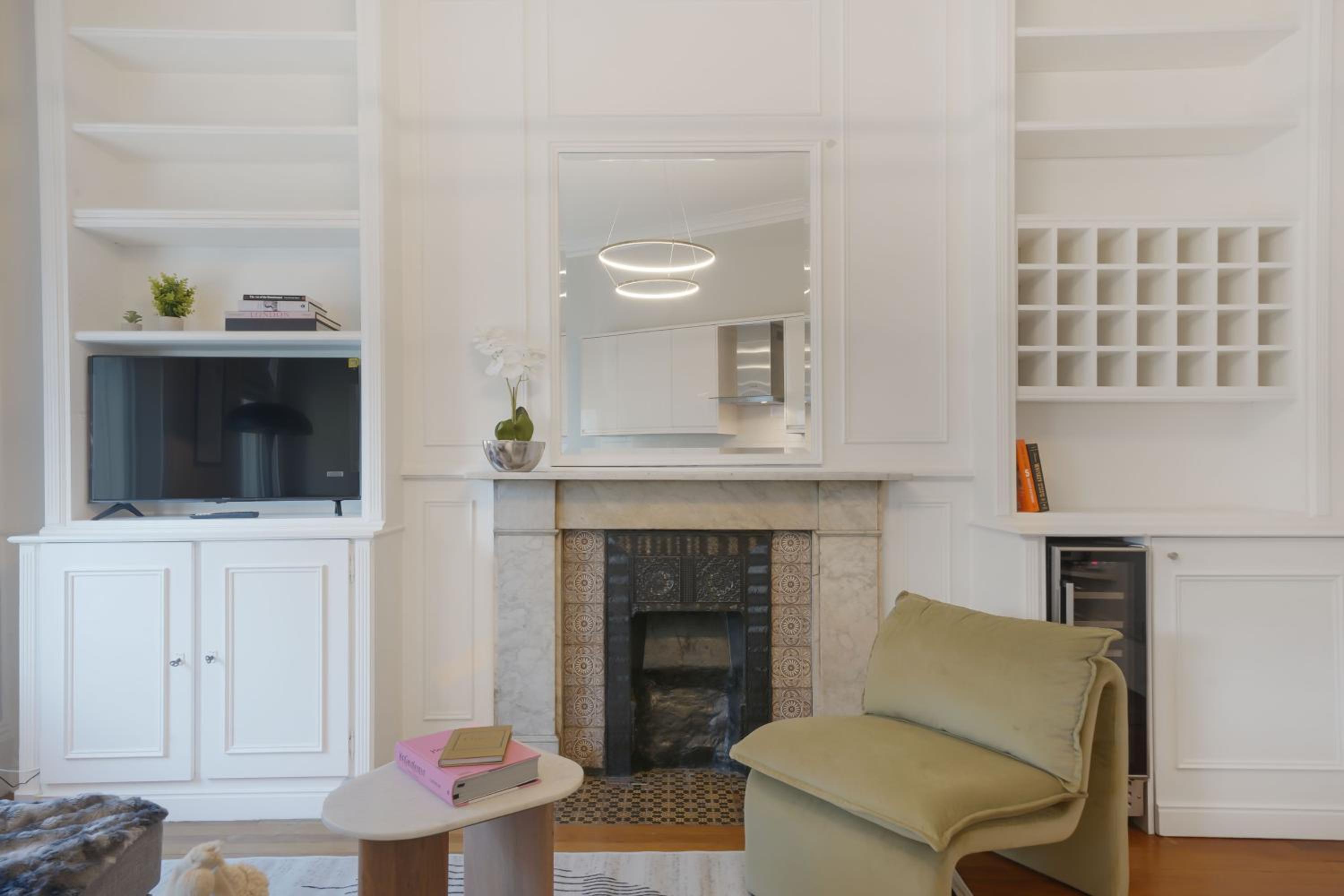 Chic 1 Bed Terrace Apartment in Notting Hill FREE WIFI by City Stay Aparts London
