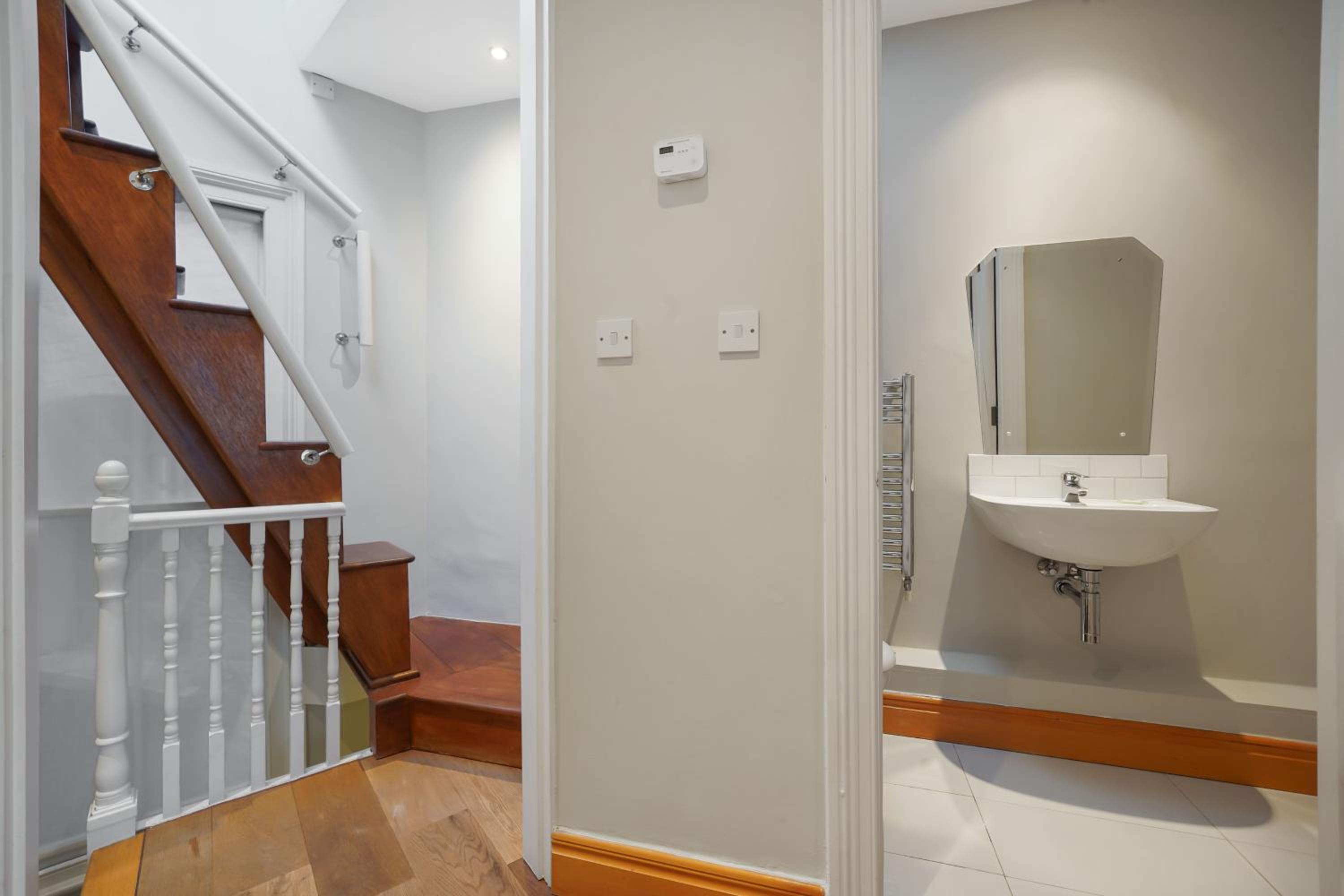 Chic 1 Bed Terrace Apartment in Notting Hill FREE WIFI by City Stay Aparts London