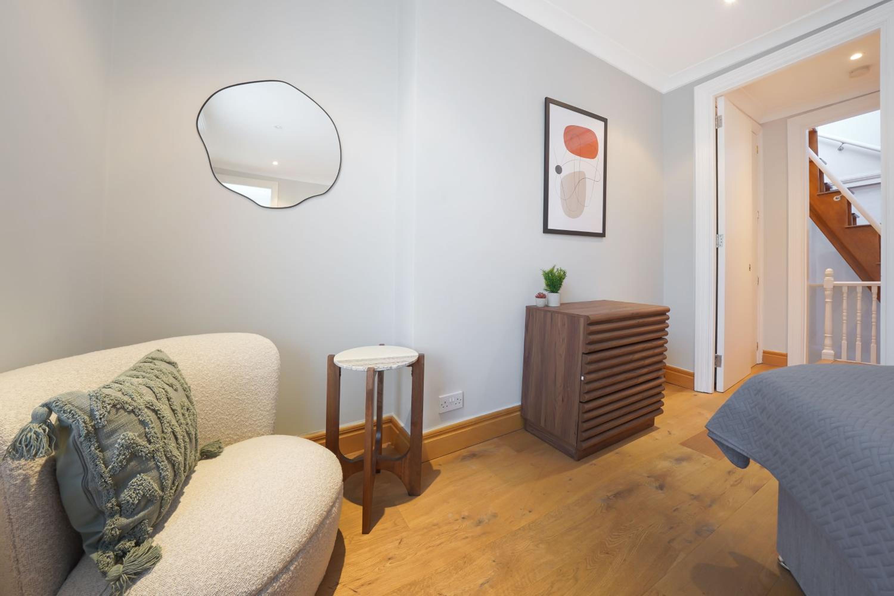 Chic 1 Bed Terrace Apartment in Notting Hill FREE WIFI by City Stay Aparts London