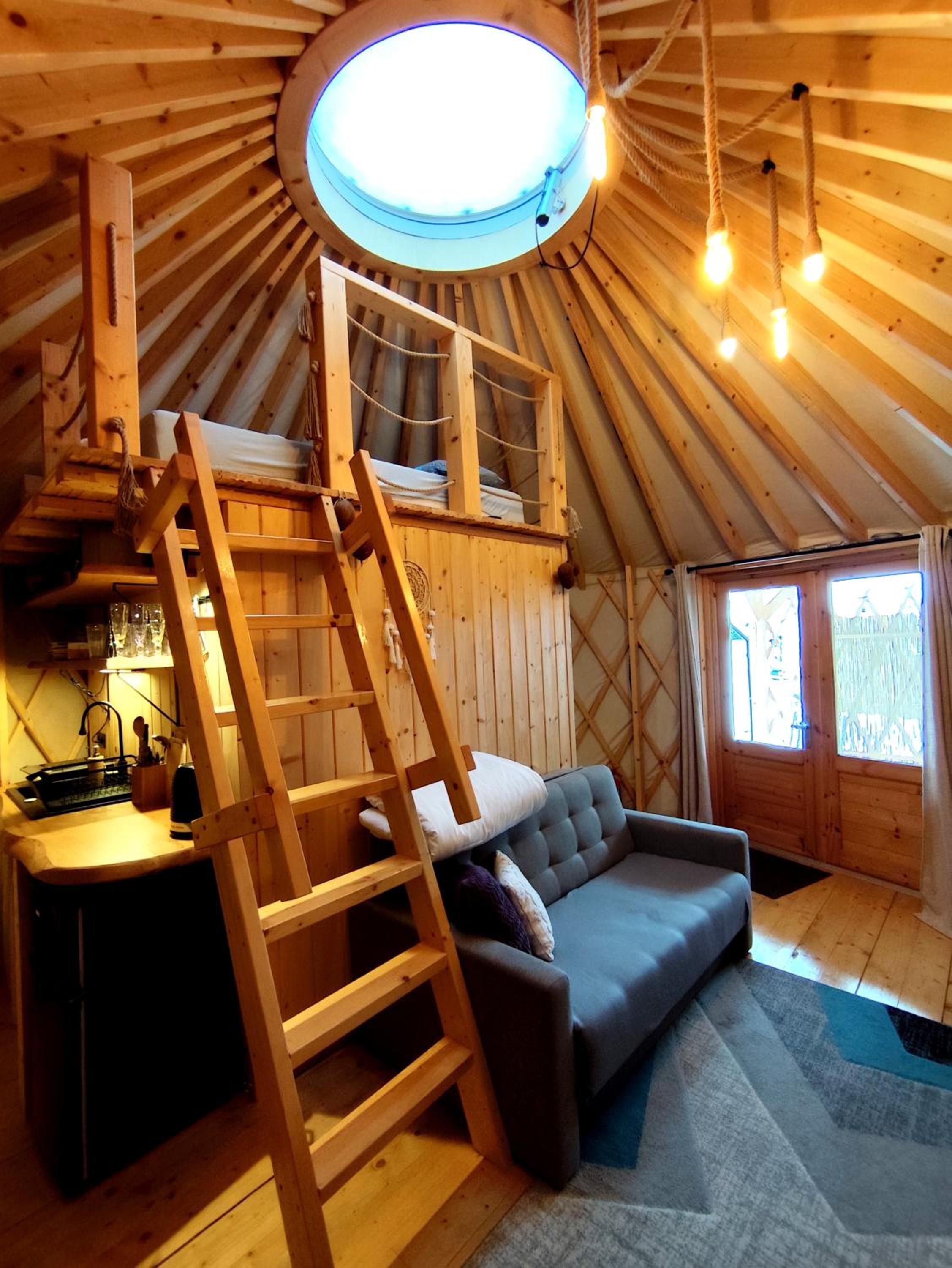 Aloha Glamp - Całoroczny glamping nad rzeką z prywatną balią - Stok narciarski, góry, lasy, sauna