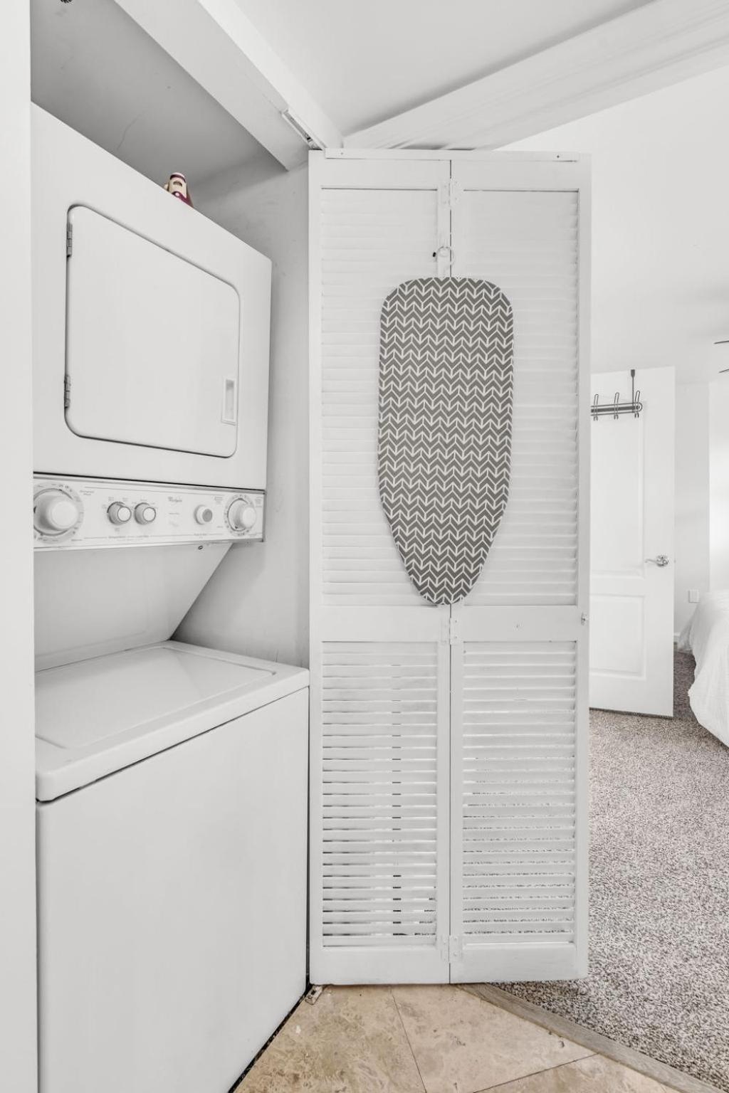 Best views, 2 balconies, 2 bedrooms, pool, gym, parking