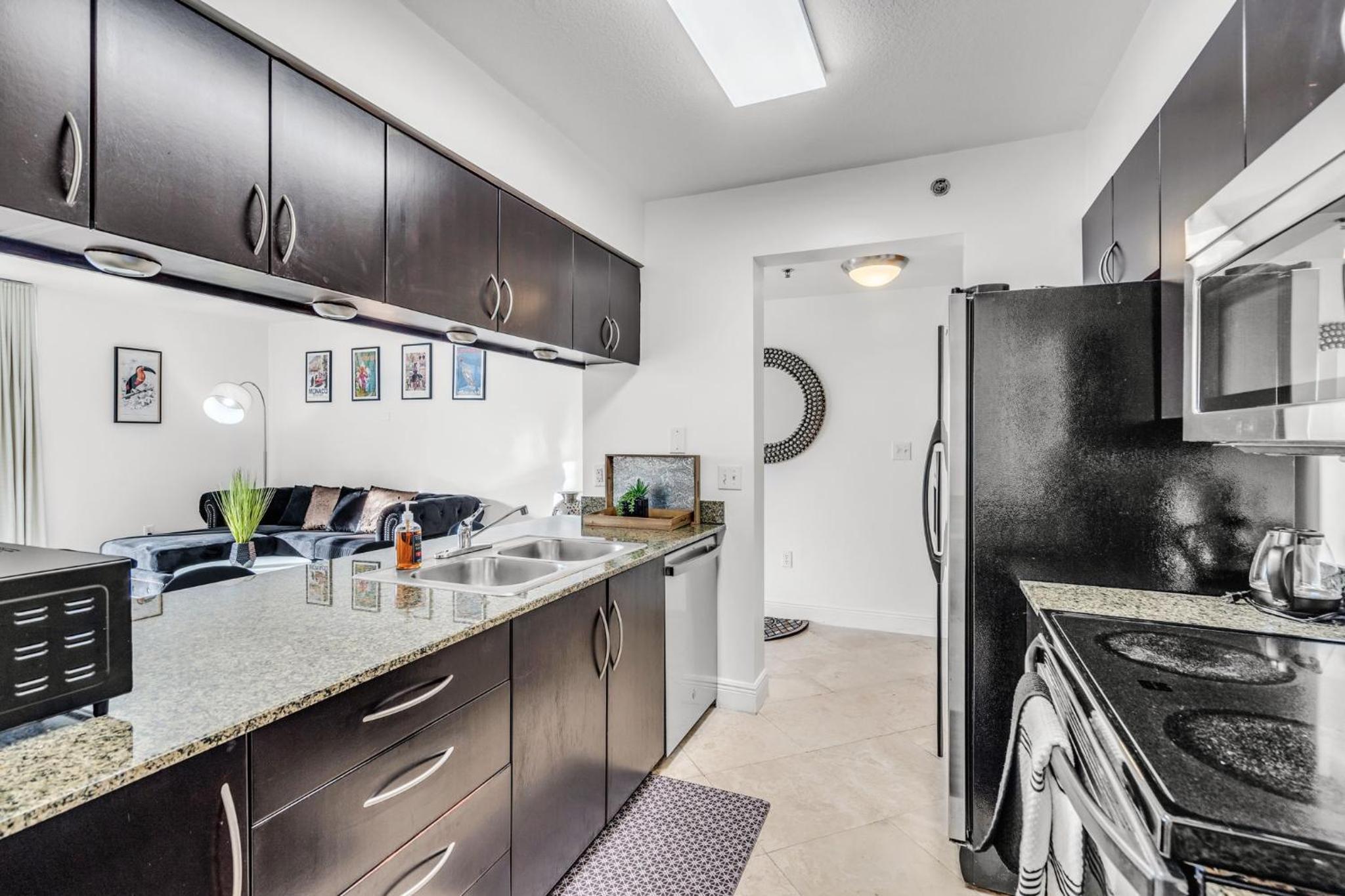 Best views, 2 balconies, 2 bedrooms, pool, gym, parking