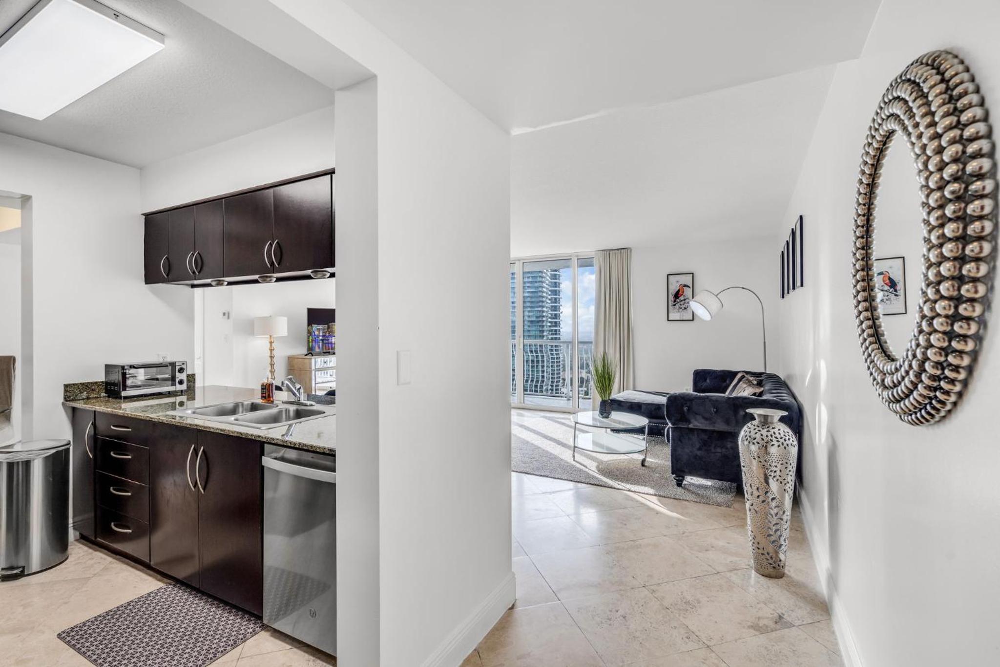 Best views, 2 balconies, 2 bedrooms, pool, gym, parking