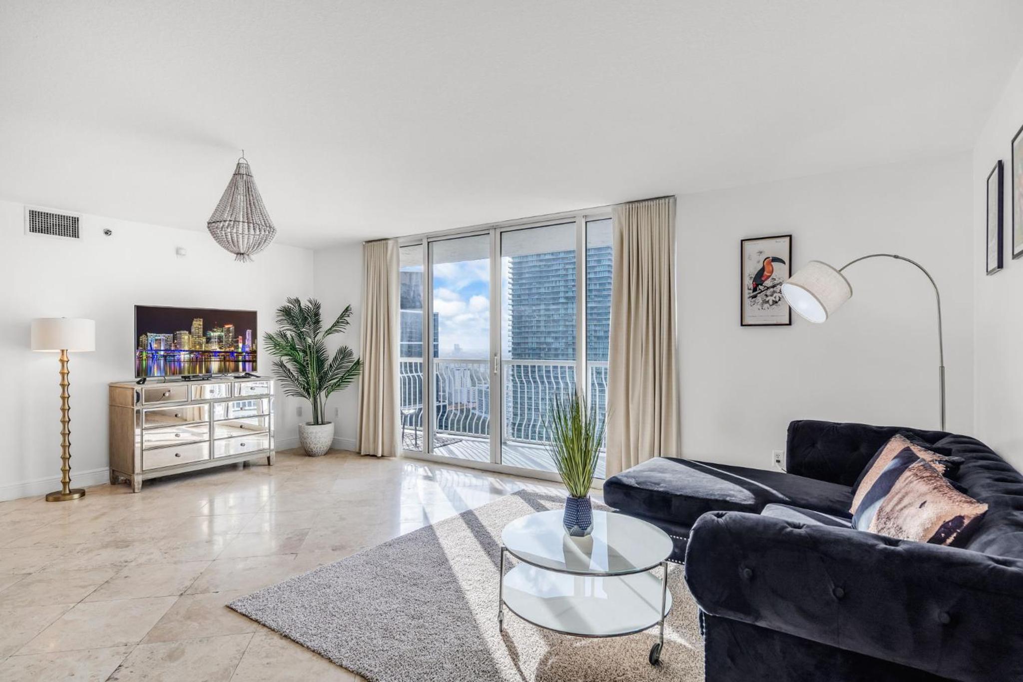 Best views, 2 balconies, 2 bedrooms, pool, gym, parking