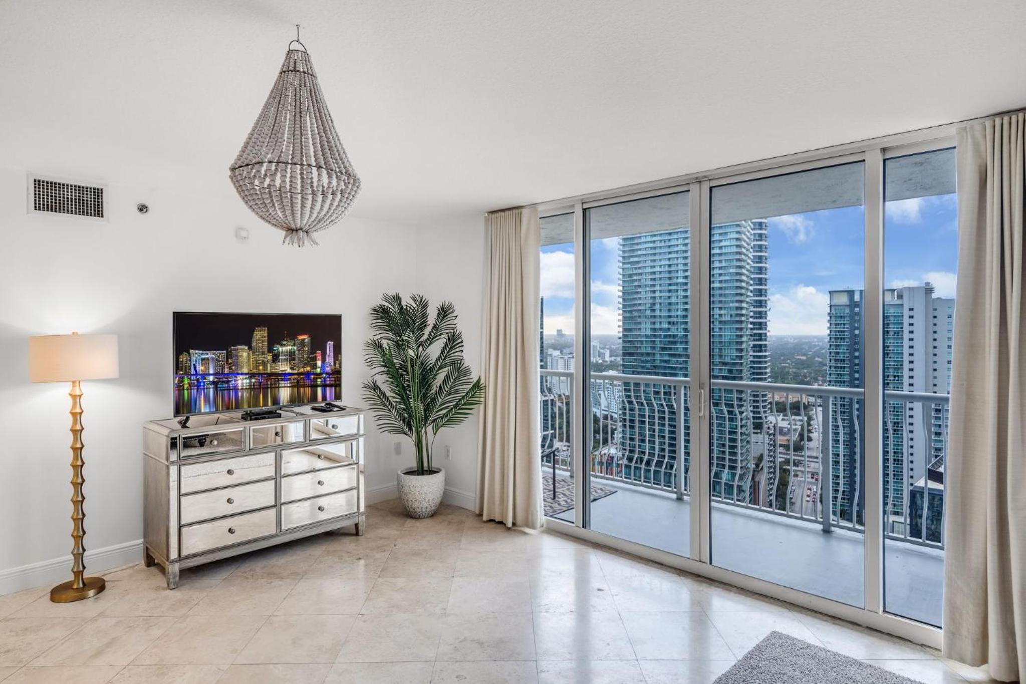 Best views, 2 balconies, 2 bedrooms, pool, gym, parking