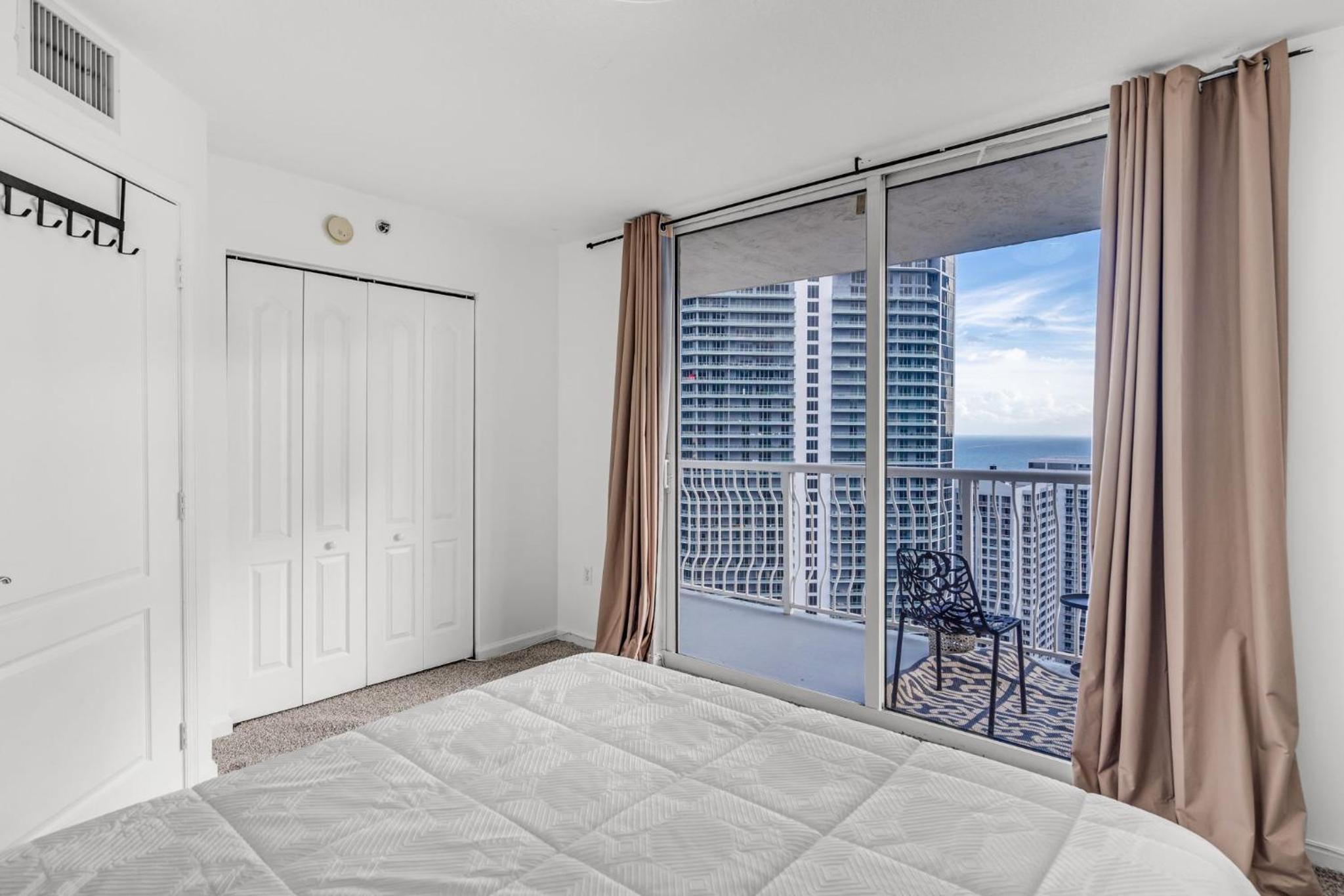 Best views, 2 balconies, 2 bedrooms, pool, gym, parking