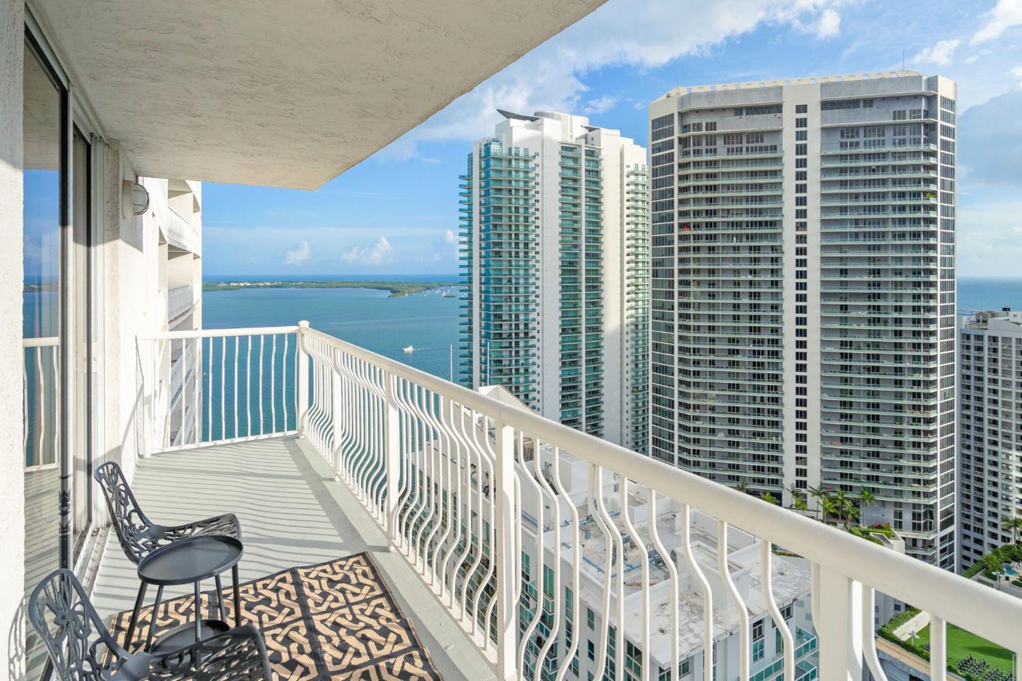 Best views, 2 balconies, 2 bedrooms, pool, gym, parking