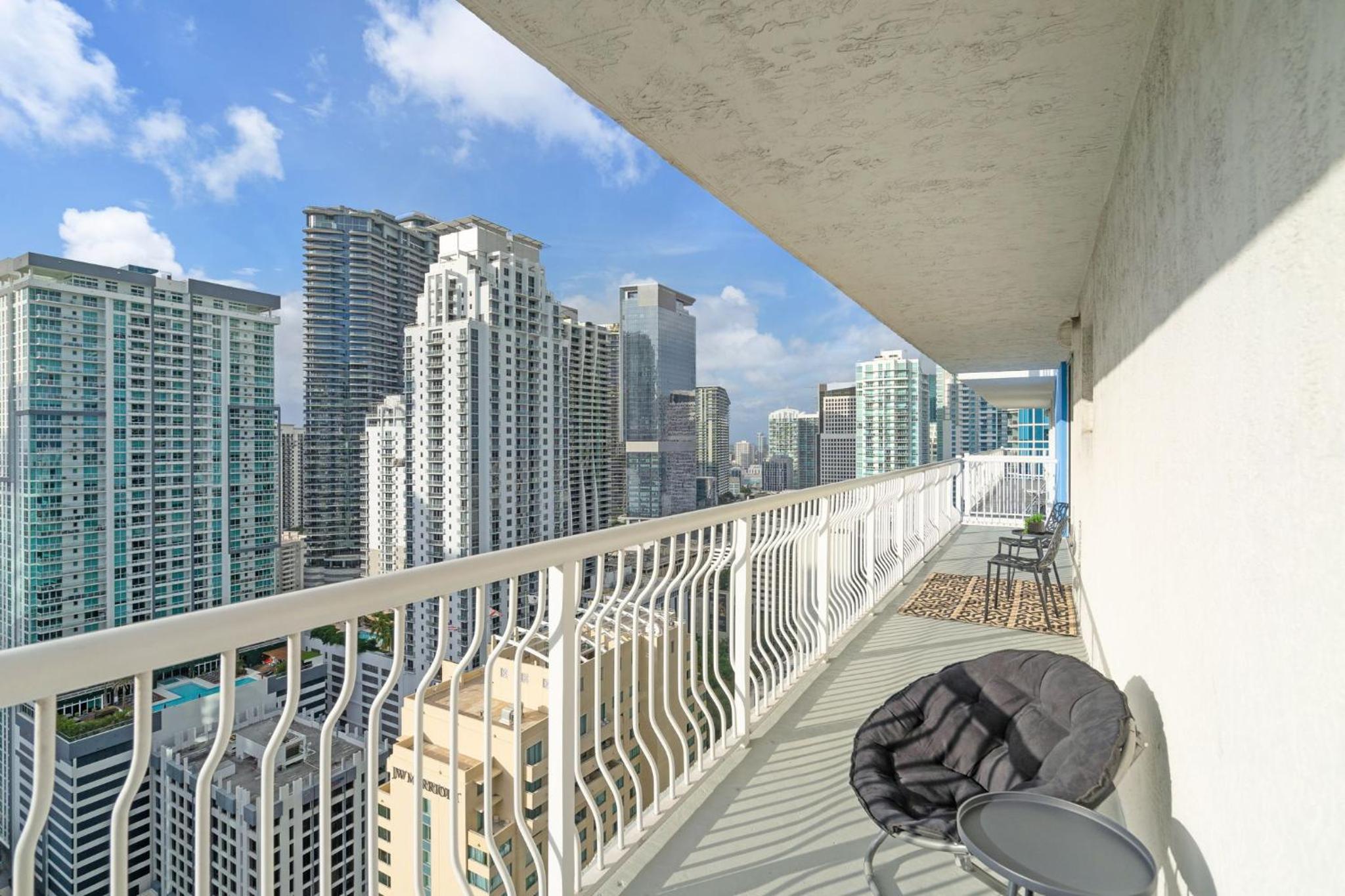 Best views, 2 balconies, 2 bedrooms, pool, gym, parking