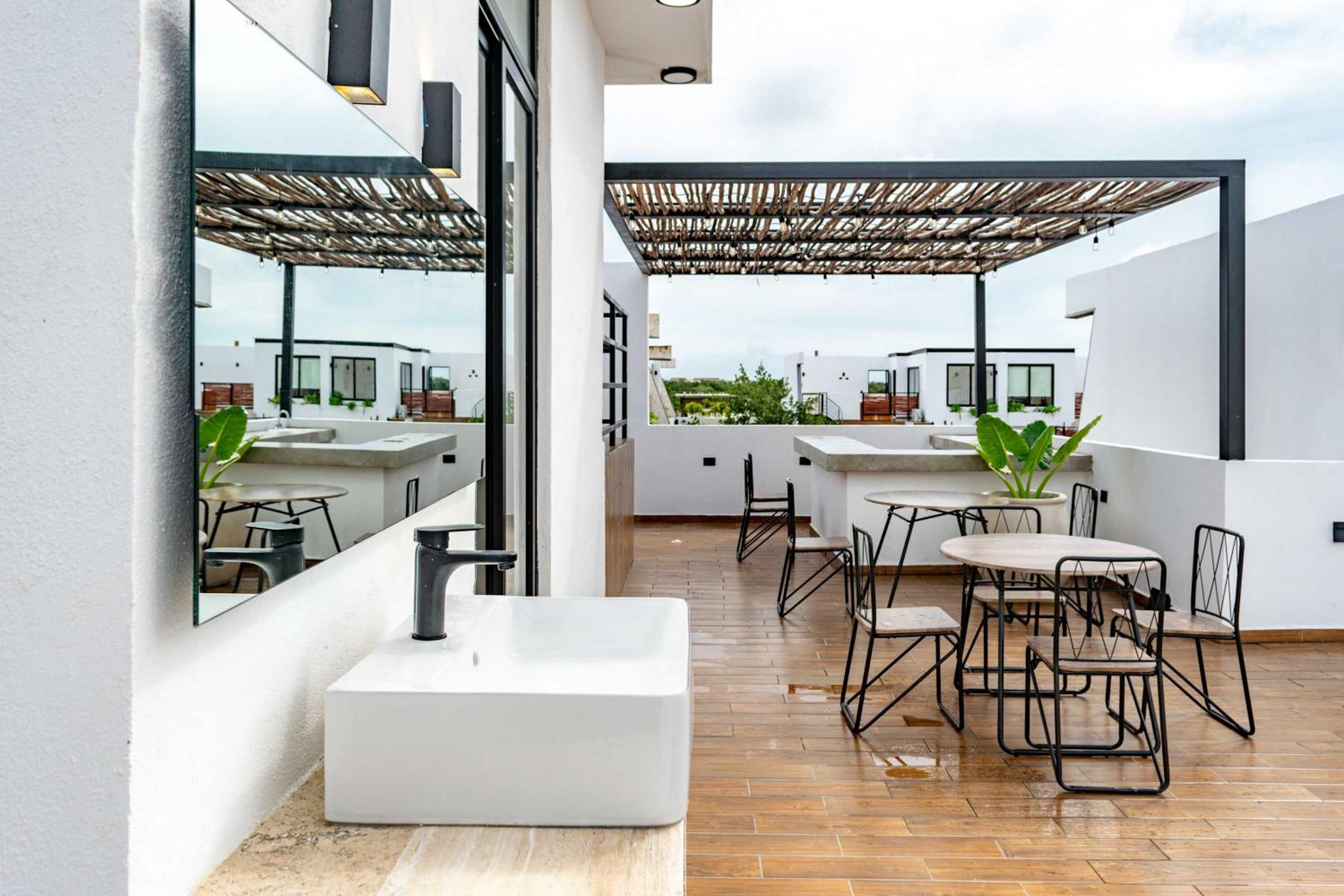 Pool & Rooftop in Tulum 2 Bedrooms Apartment