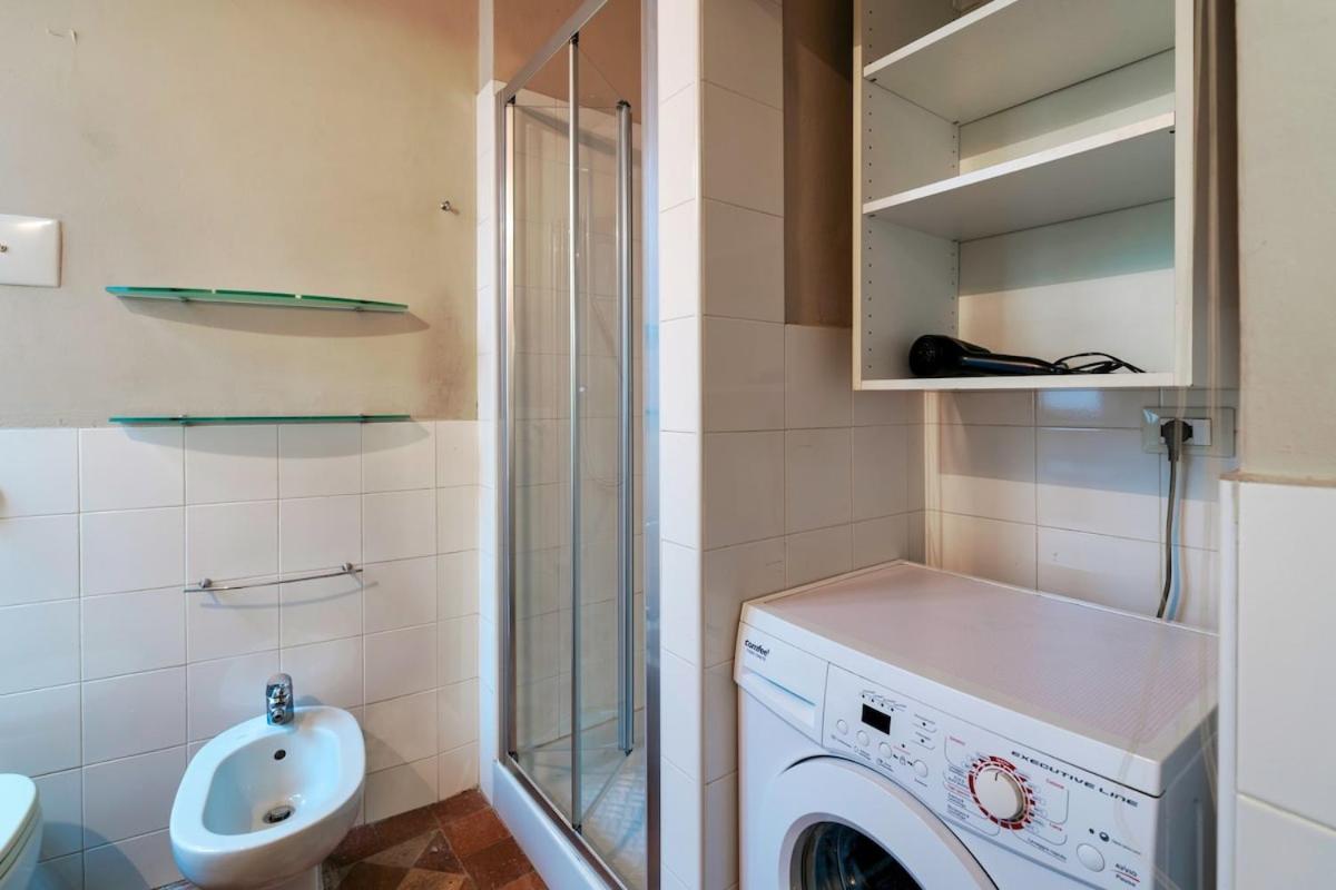 HOST4U - LOGGIA Square Apartment in Brescia City Center Piazza della Loggia & Piazza Vittoria