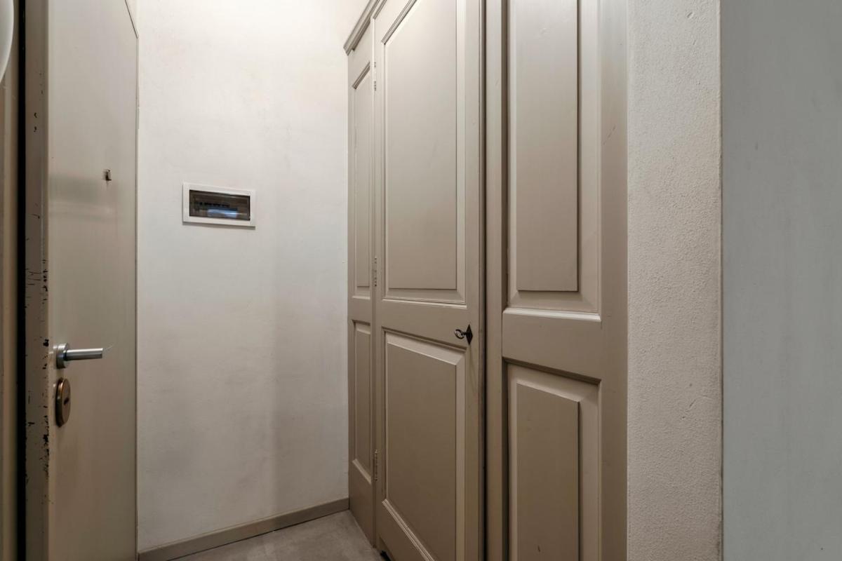HOST4U - LOGGIA Square Apartment in Brescia City Center Piazza della Loggia & Piazza Vittoria