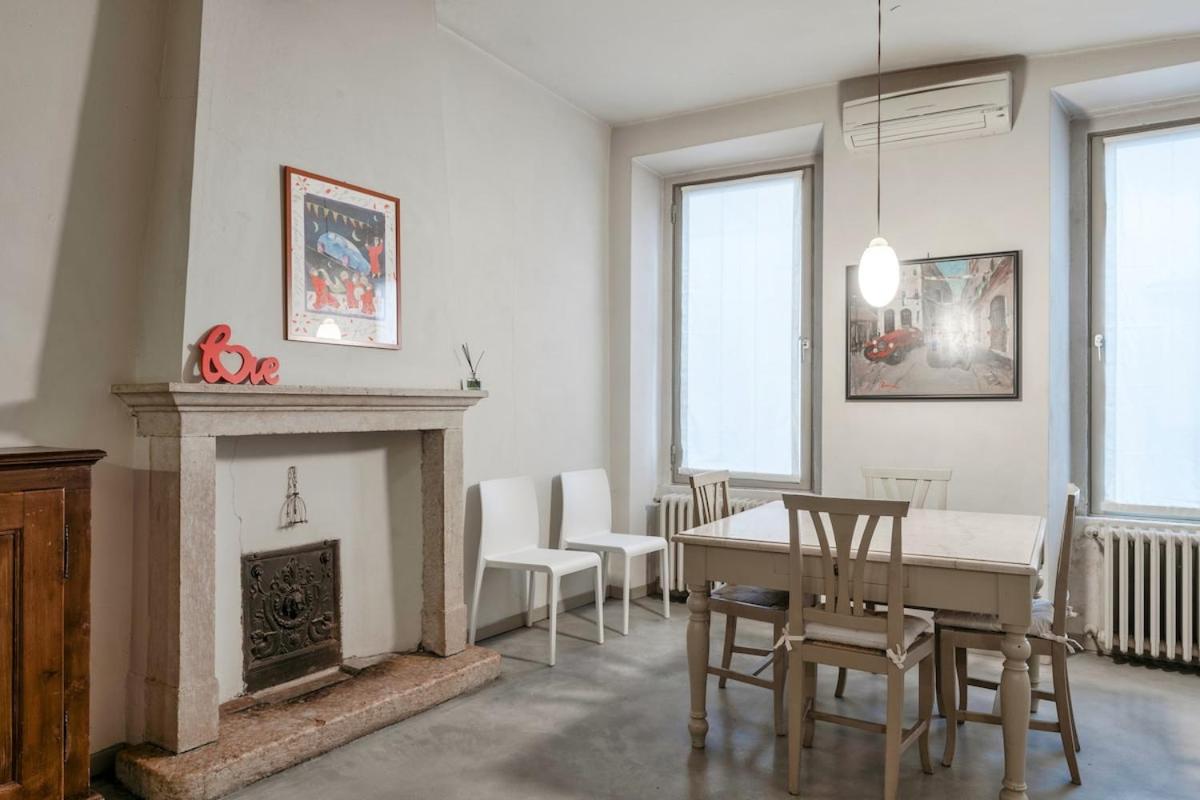 HOST4U - LOGGIA Square Apartment in Brescia City Center Piazza della Loggia & Piazza Vittoria