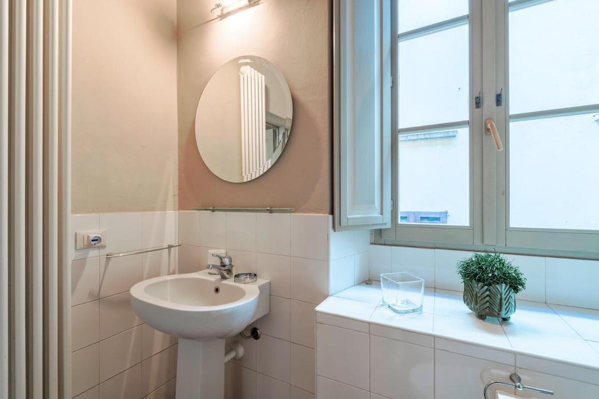 HOST4U - LOGGIA Square Apartment in Brescia City Center Piazza della Loggia & Piazza Vittoria