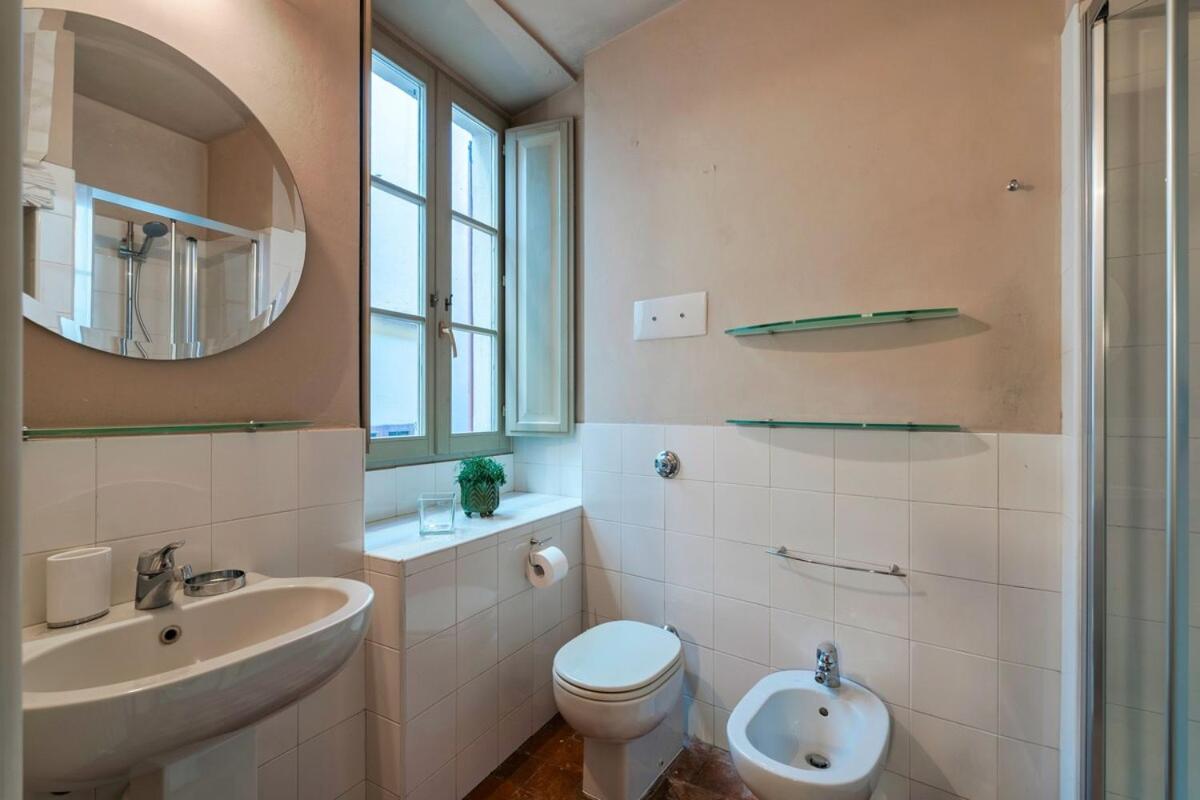 HOST4U - LOGGIA Square Apartment in Brescia City Center Piazza della Loggia & Piazza Vittoria
