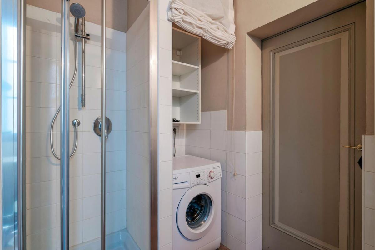 HOST4U - LOGGIA Square Apartment in Brescia City Center Piazza della Loggia & Piazza Vittoria