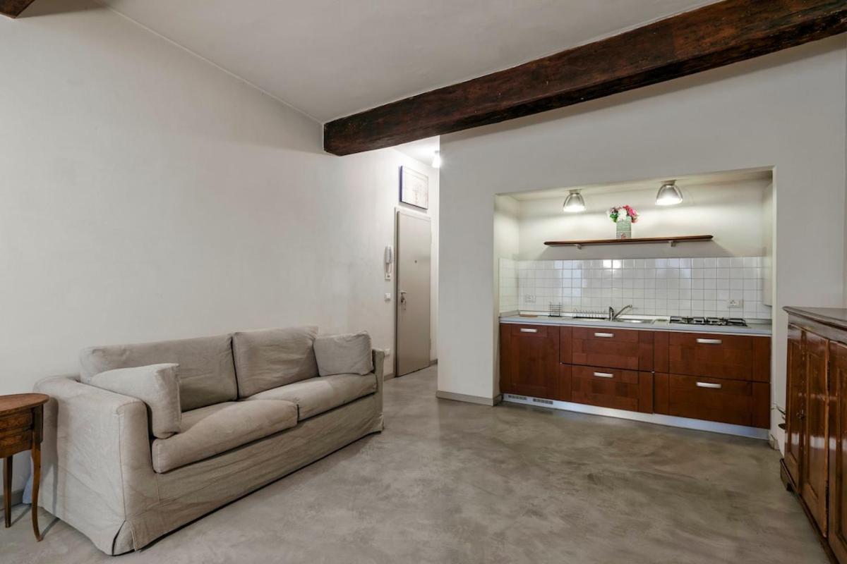 HOST4U - LOGGIA Square Apartment in Brescia City Center Piazza della Loggia & Piazza Vittoria