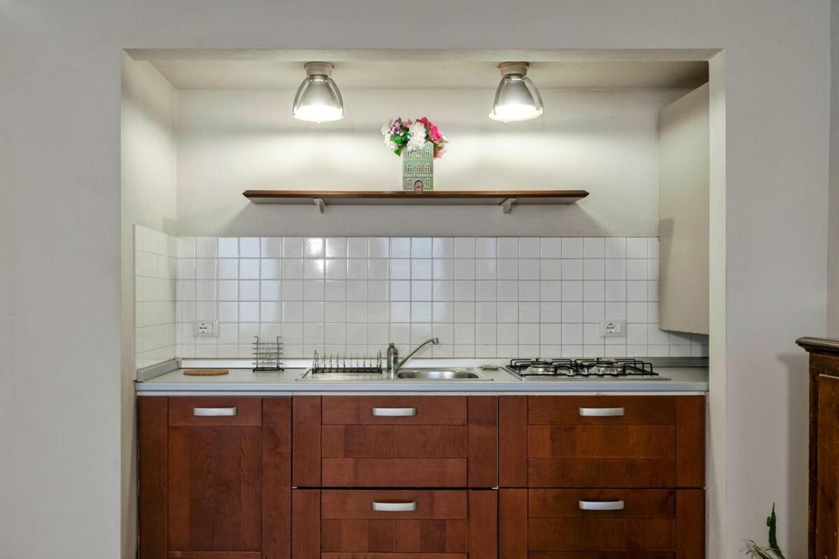 HOST4U - LOGGIA Square Apartment in Brescia City Center Piazza della Loggia & Piazza Vittoria