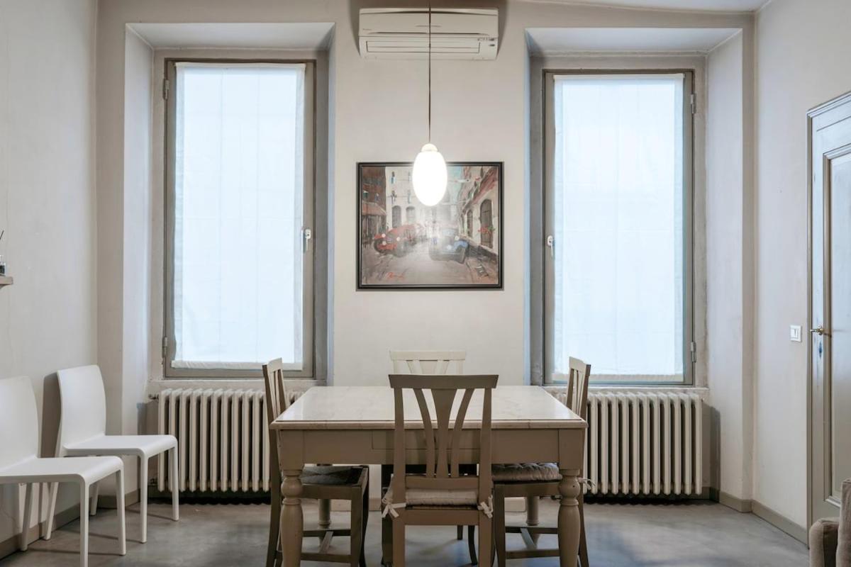 HOST4U - LOGGIA Square Apartment in Brescia City Center Piazza della Loggia & Piazza Vittoria