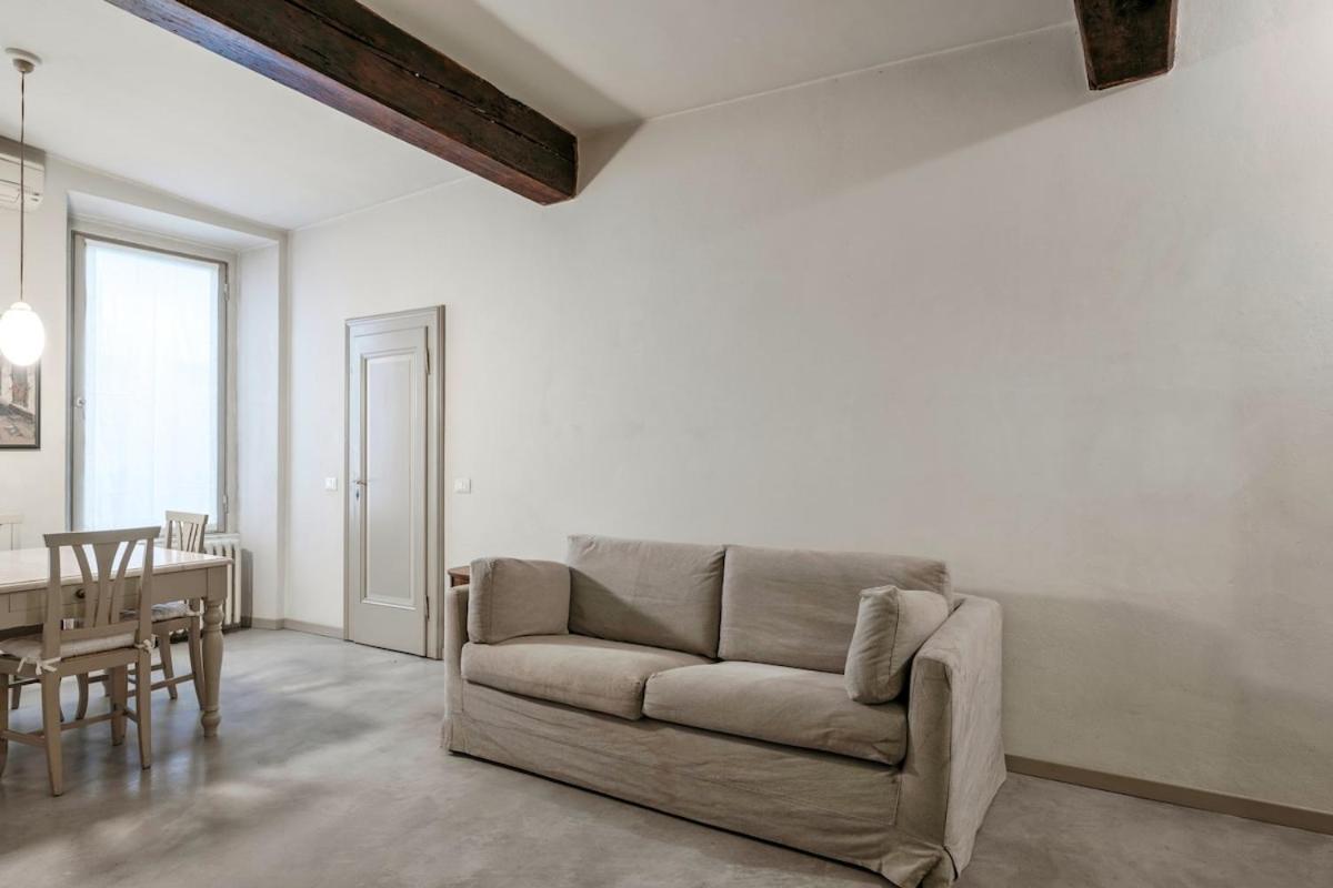 HOST4U - LOGGIA Square Apartment in Brescia City Center Piazza della Loggia & Piazza Vittoria