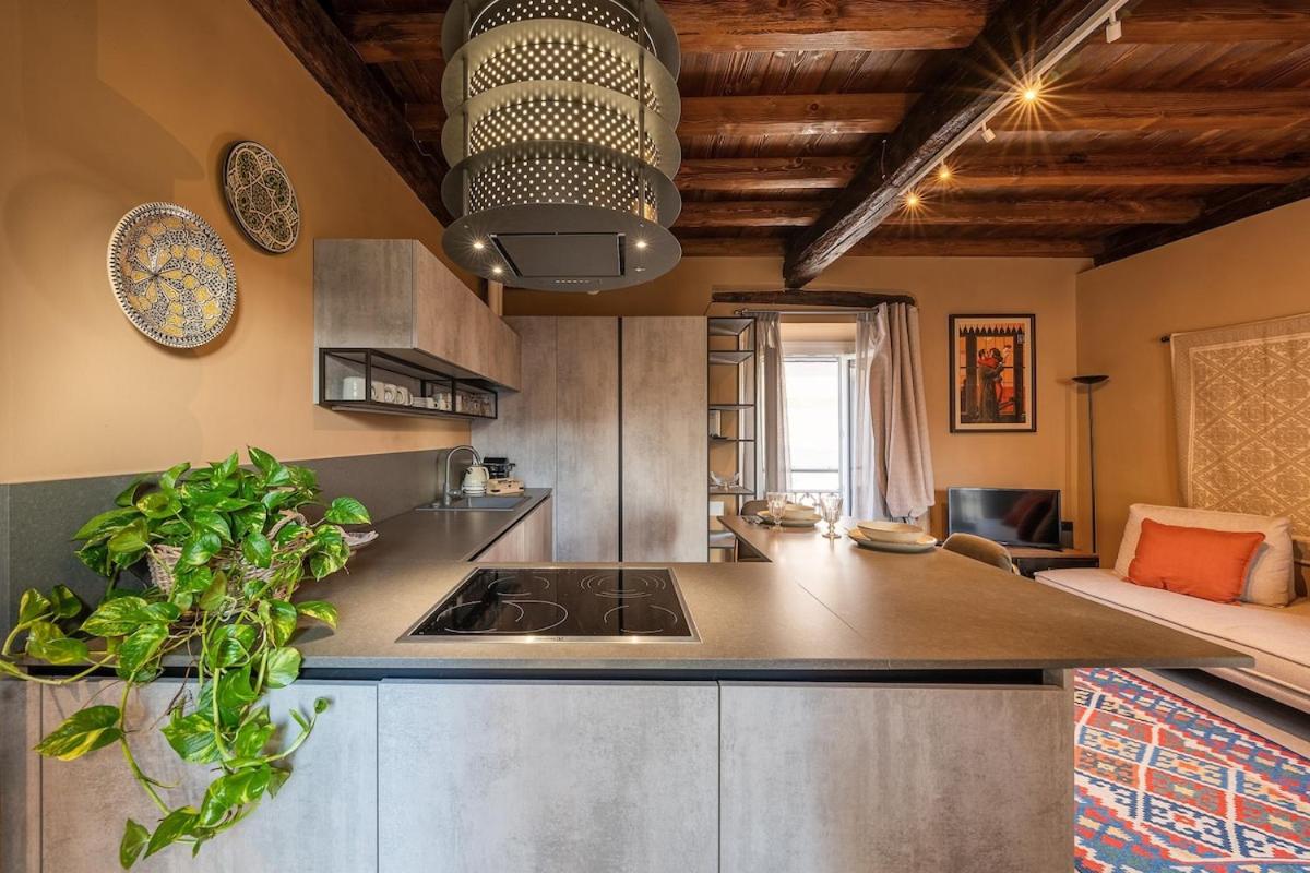 Happy Days - Pavia City - by Host4U -