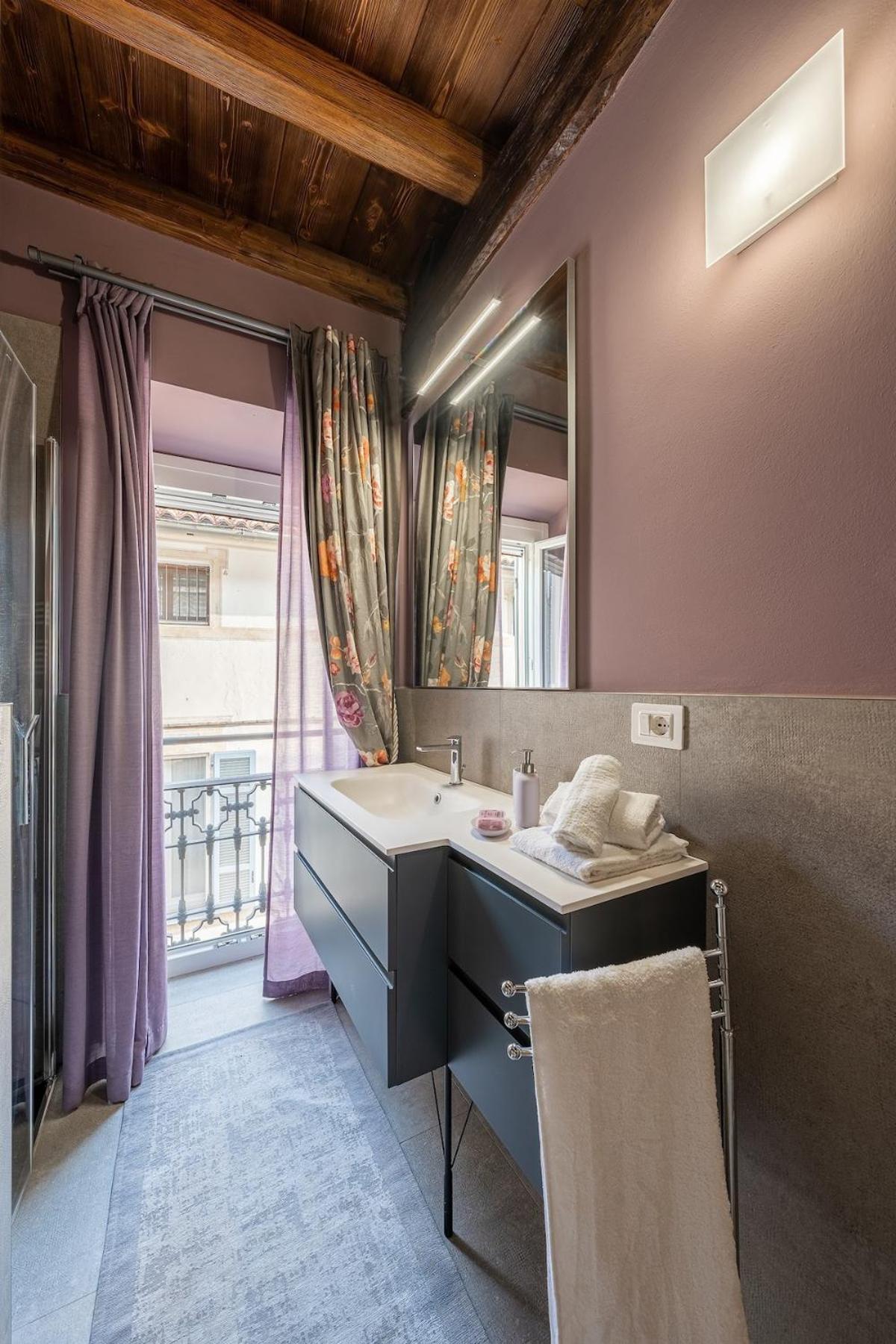 Happy Days - Pavia City - by Host4U -