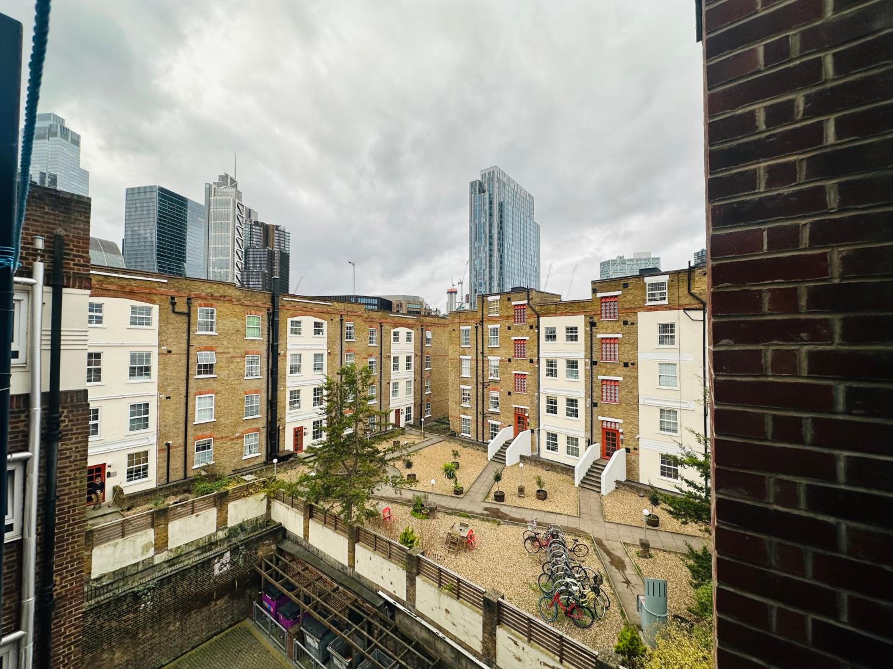 Flat in Aldgate East, London
